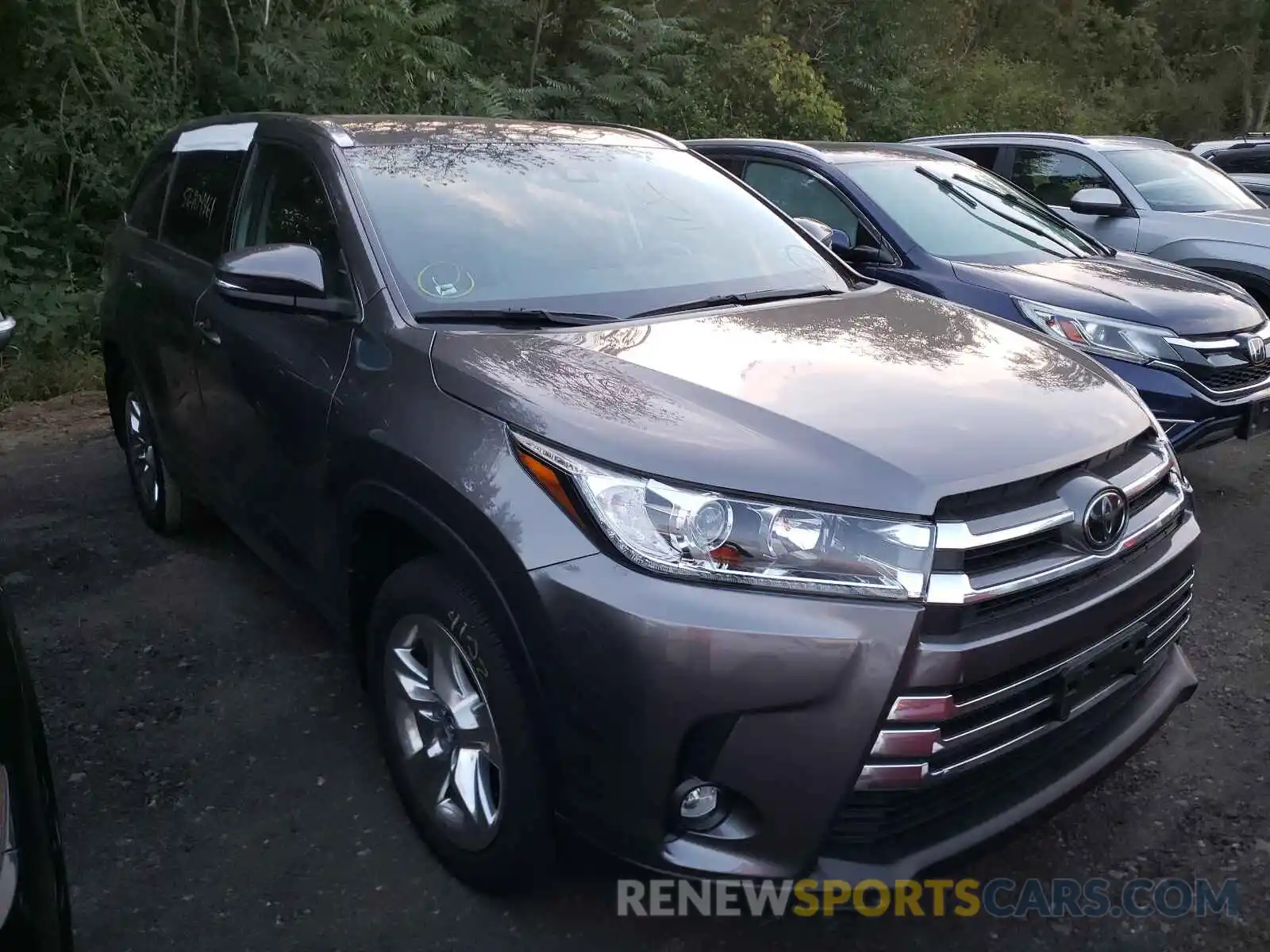 1 Photograph of a damaged car 5TDDZRFH2KS982008 TOYOTA HIGHLANDER 2019