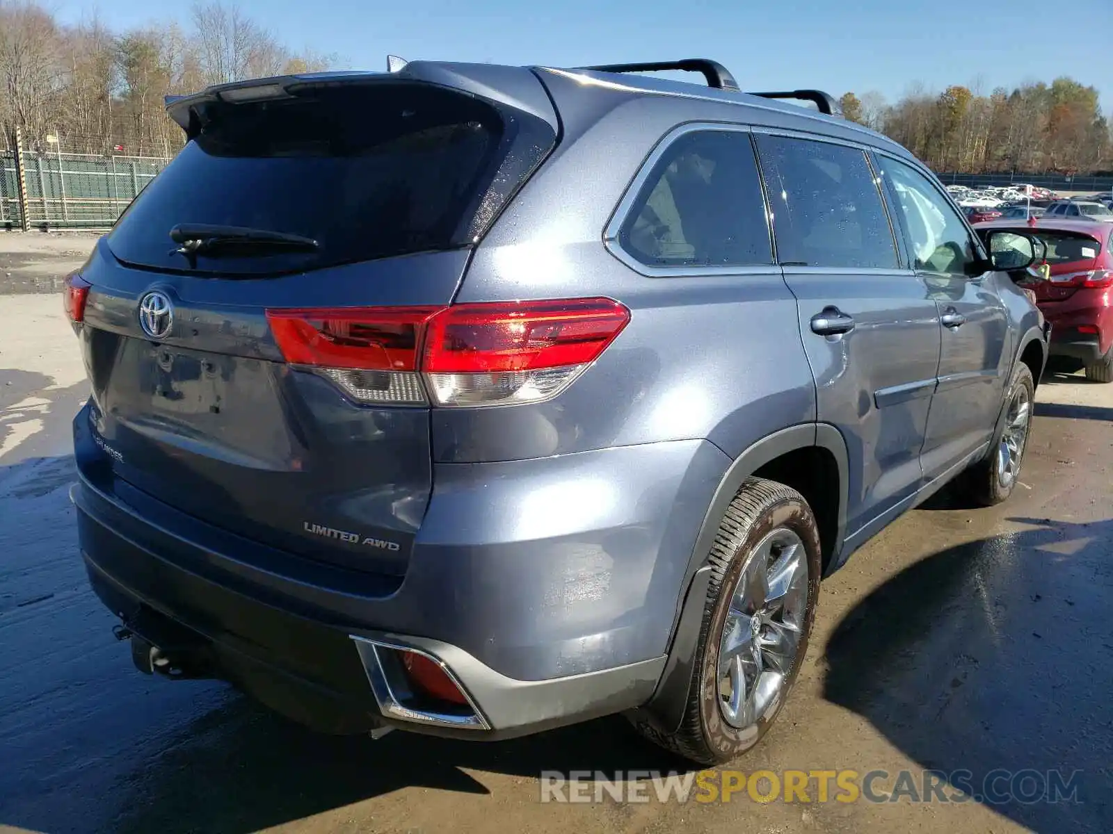 4 Photograph of a damaged car 5TDDZRFH2KS984342 TOYOTA HIGHLANDER 2019