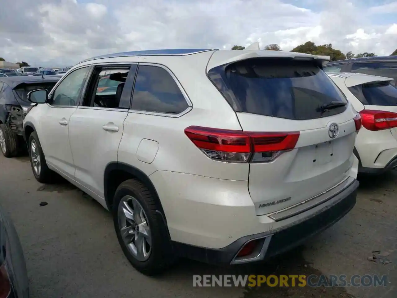 3 Photograph of a damaged car 5TDDZRFH2KS985894 TOYOTA HIGHLANDER 2019