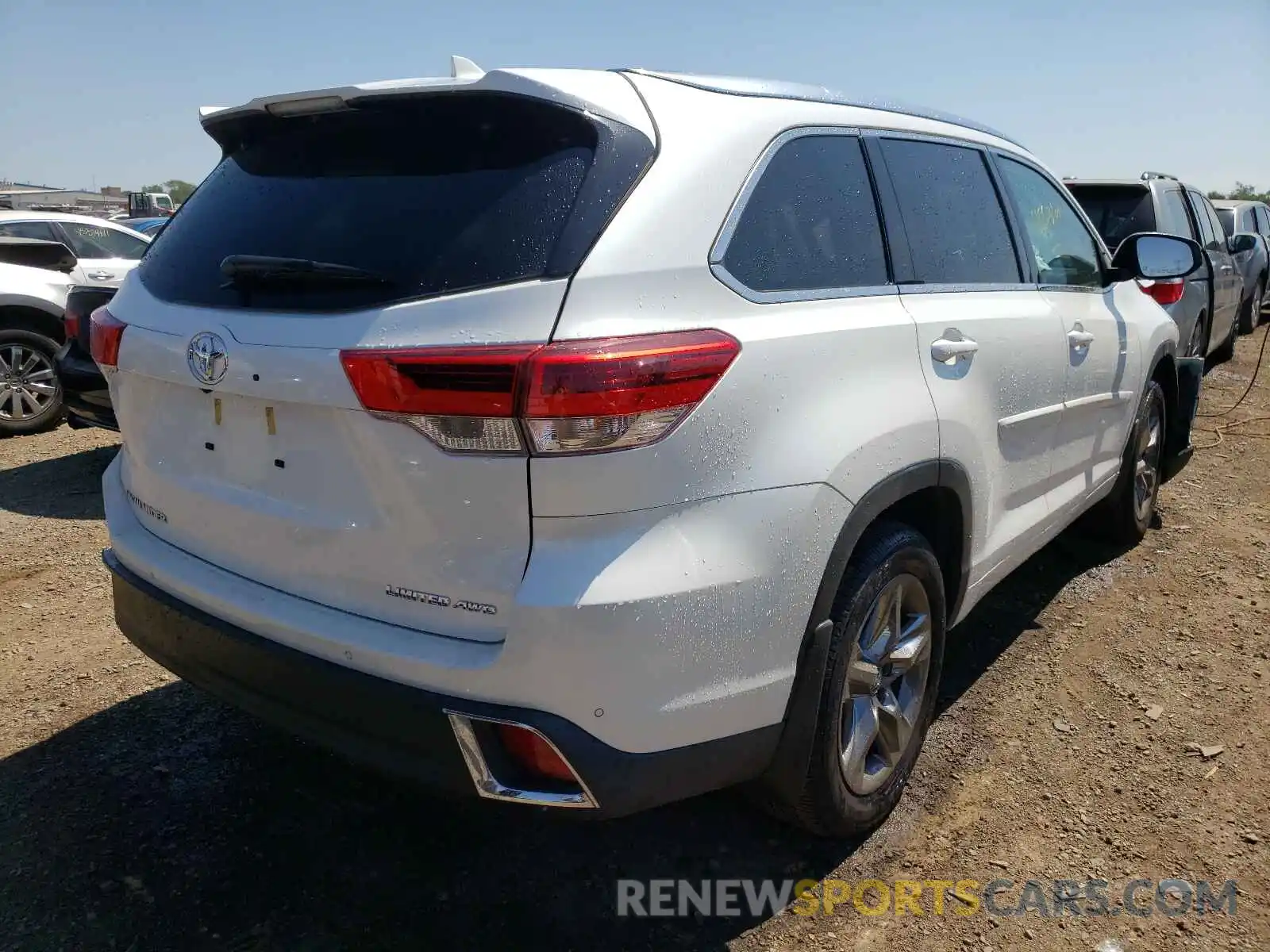 4 Photograph of a damaged car 5TDDZRFH2KS990027 TOYOTA HIGHLANDER 2019