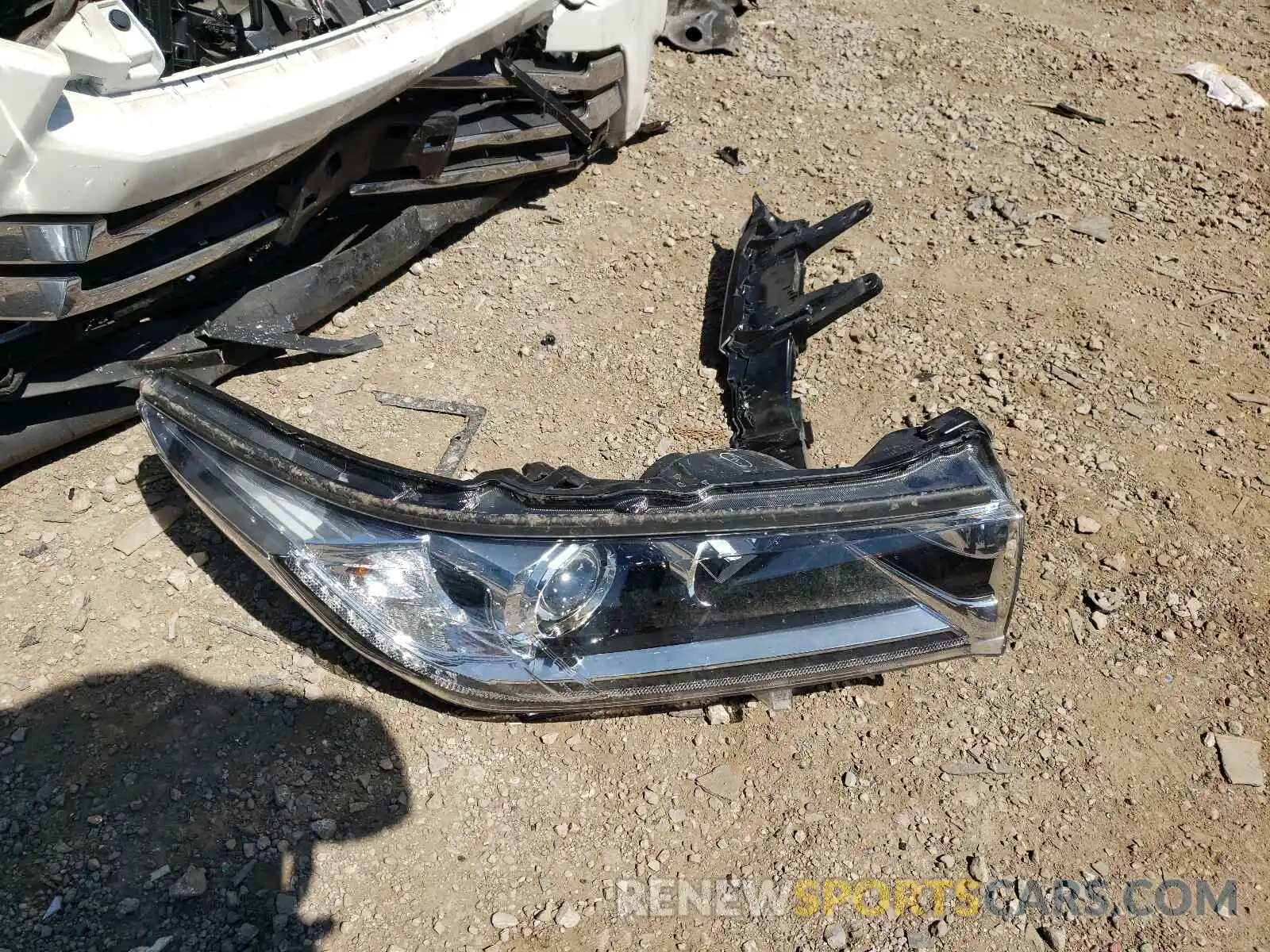 9 Photograph of a damaged car 5TDDZRFH2KS990027 TOYOTA HIGHLANDER 2019