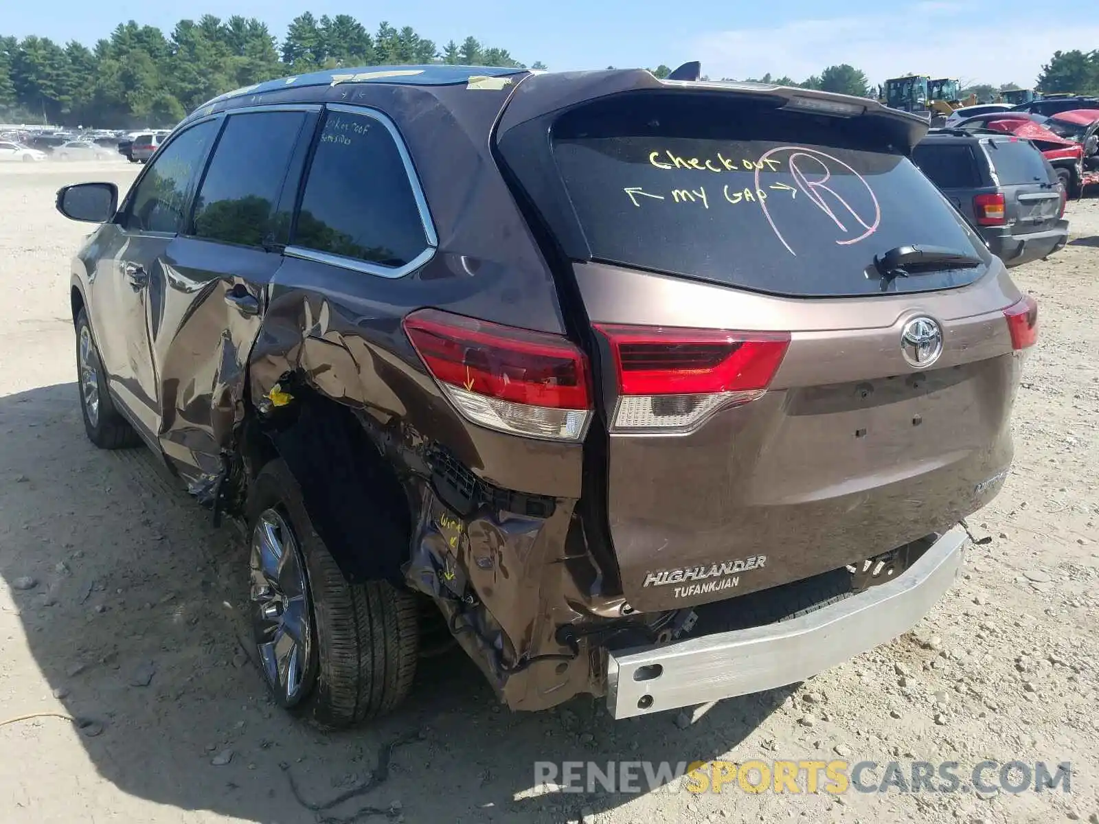 3 Photograph of a damaged car 5TDDZRFH2KS991095 TOYOTA HIGHLANDER 2019