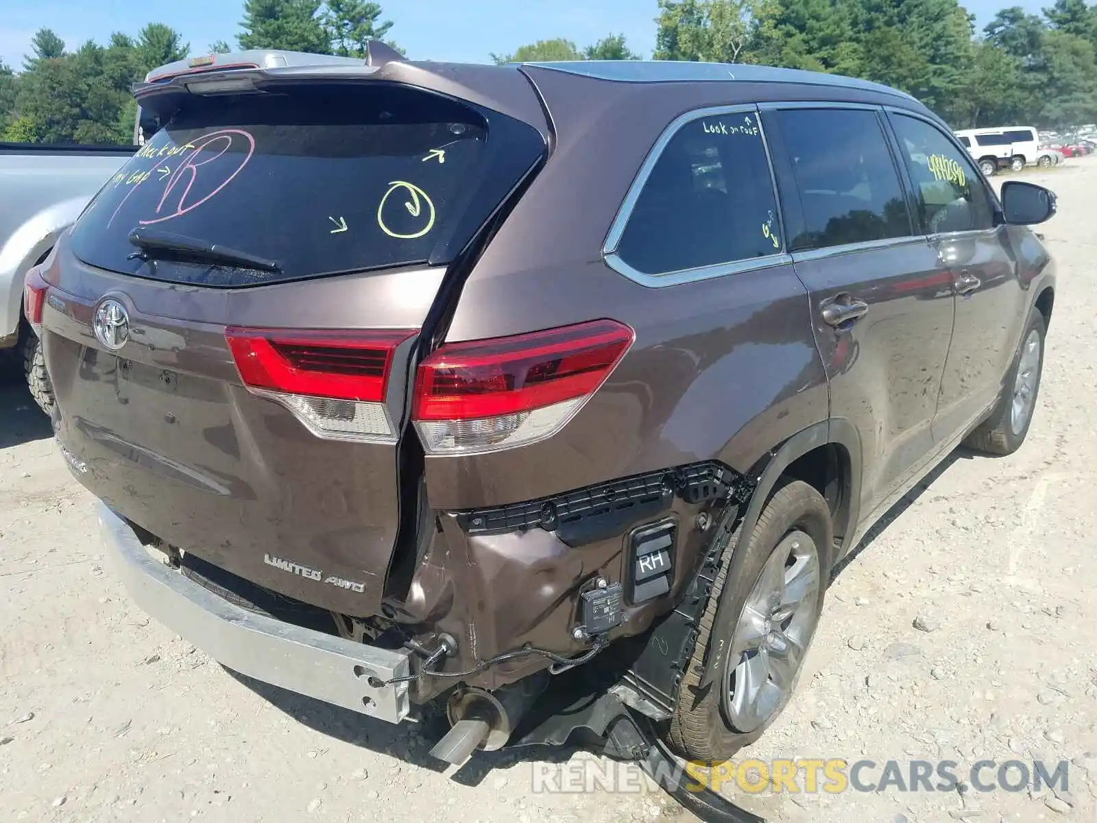 4 Photograph of a damaged car 5TDDZRFH2KS991095 TOYOTA HIGHLANDER 2019