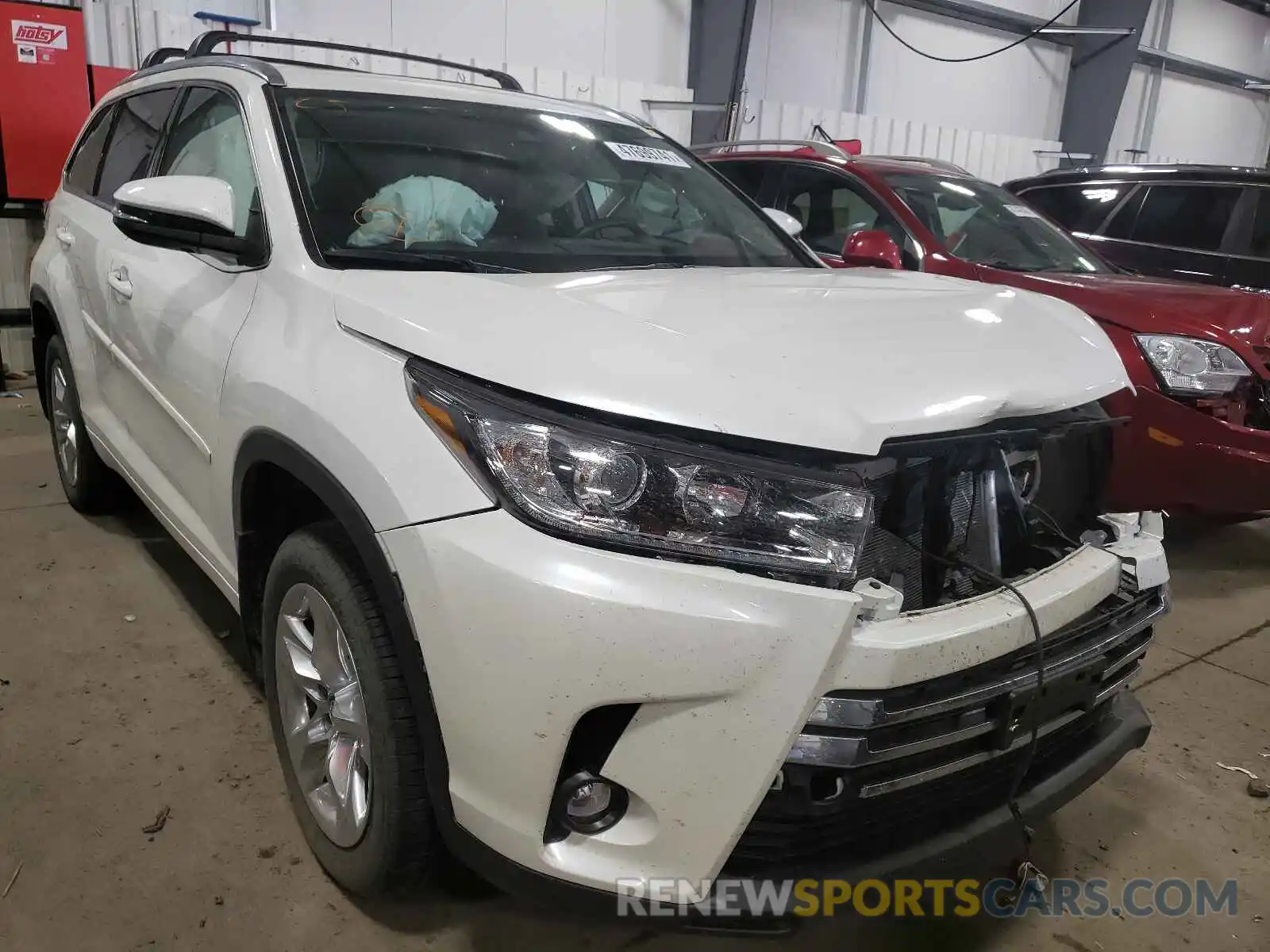 1 Photograph of a damaged car 5TDDZRFH2KS991310 TOYOTA HIGHLANDER 2019