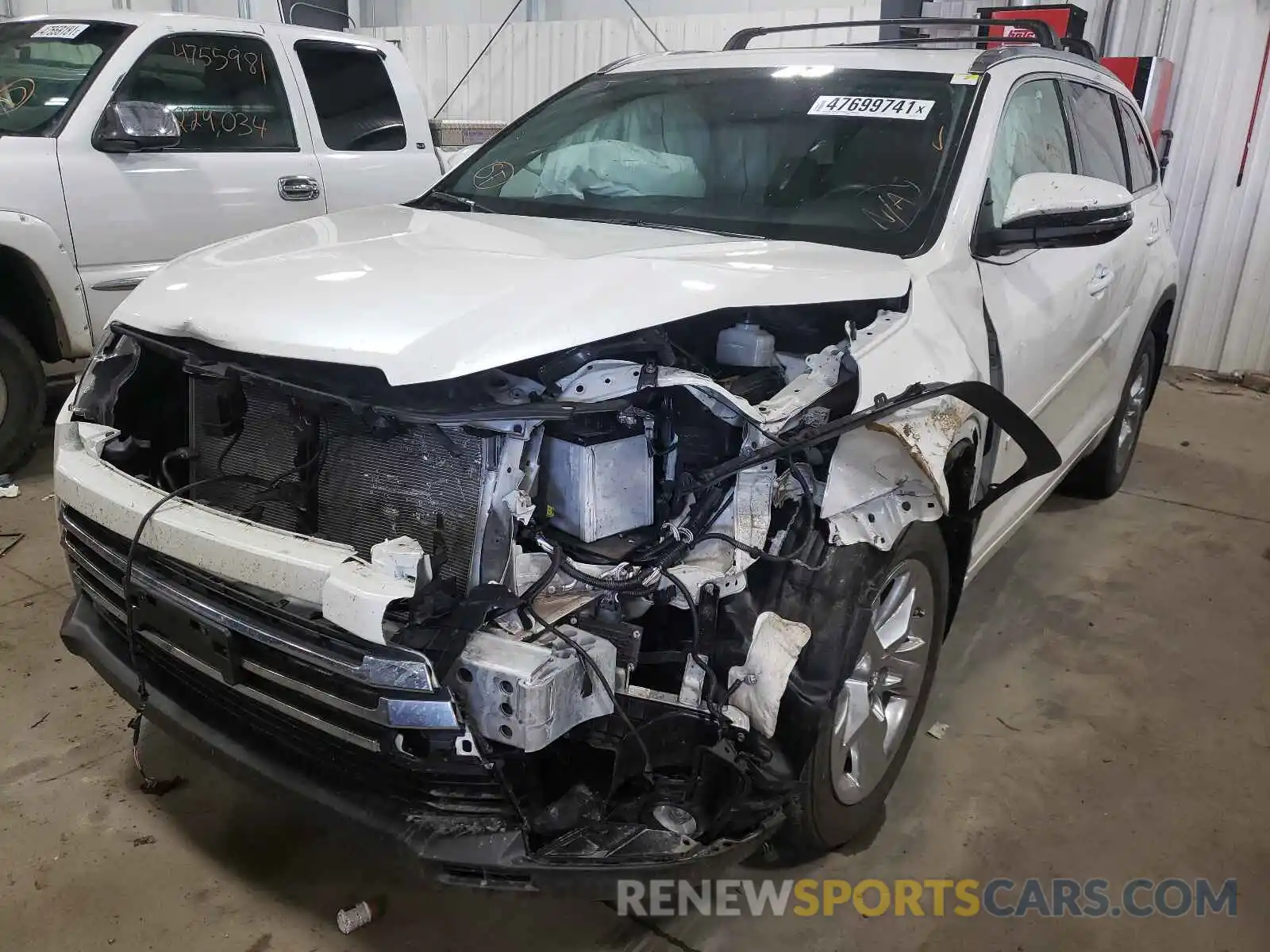 2 Photograph of a damaged car 5TDDZRFH2KS991310 TOYOTA HIGHLANDER 2019