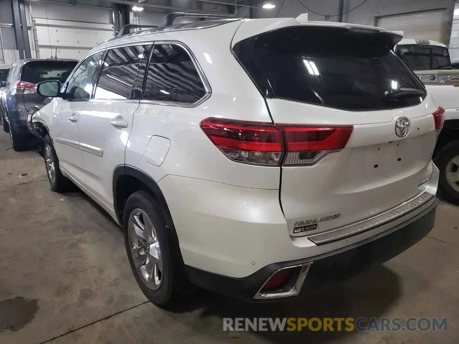 3 Photograph of a damaged car 5TDDZRFH2KS991310 TOYOTA HIGHLANDER 2019