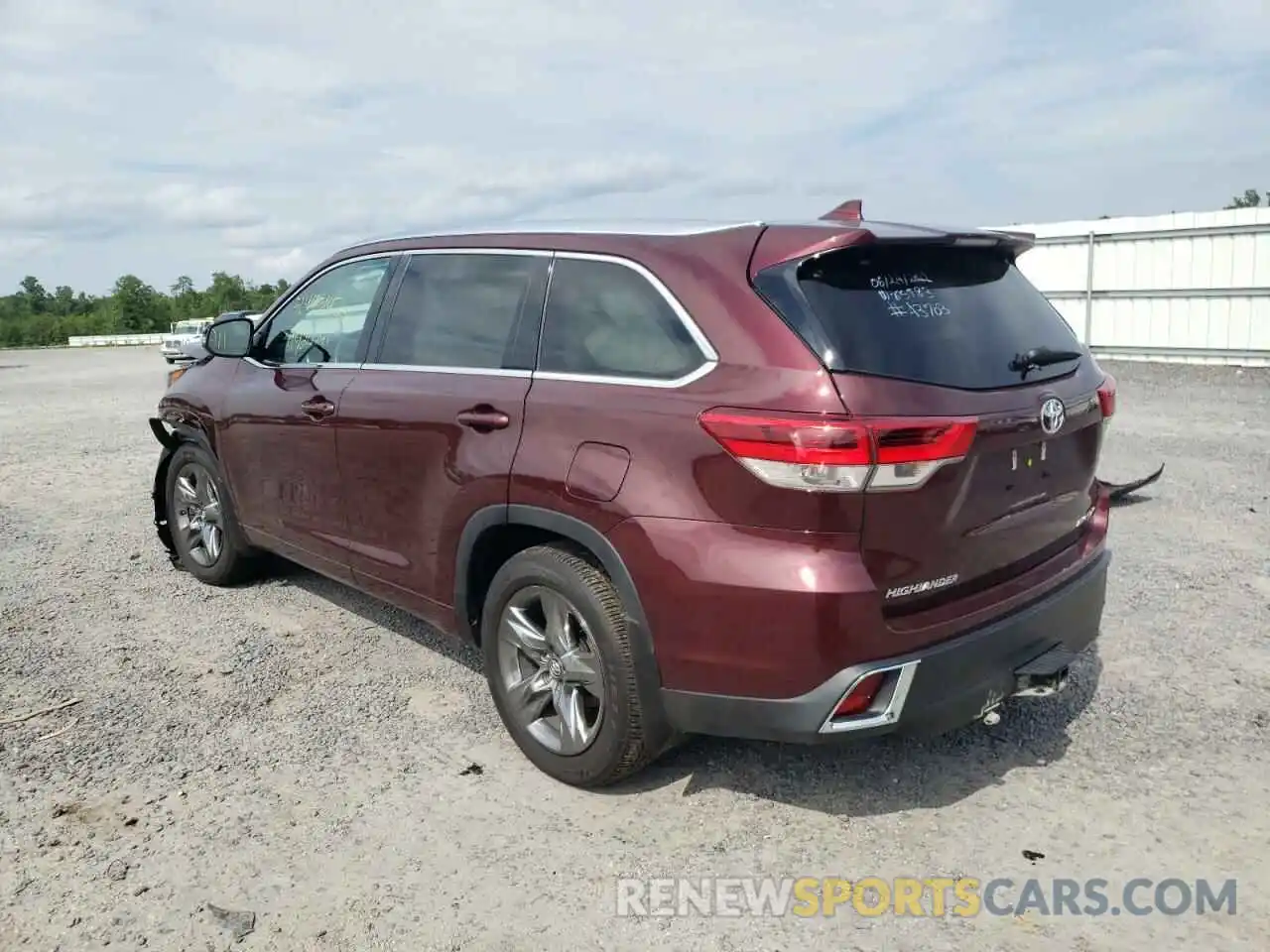 3 Photograph of a damaged car 5TDDZRFH2KS997074 TOYOTA HIGHLANDER 2019