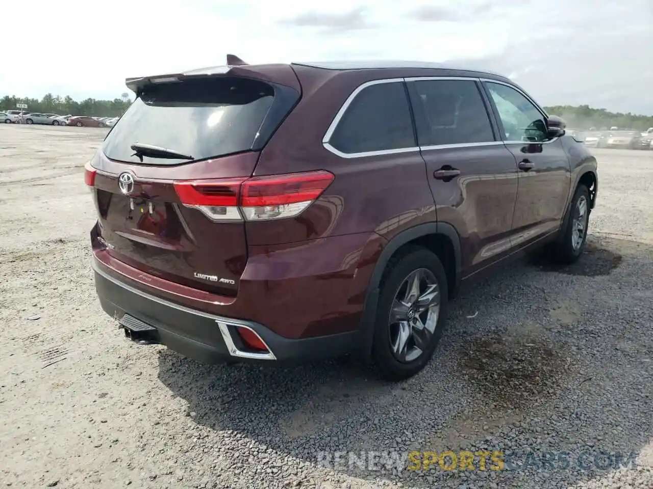 4 Photograph of a damaged car 5TDDZRFH2KS997074 TOYOTA HIGHLANDER 2019