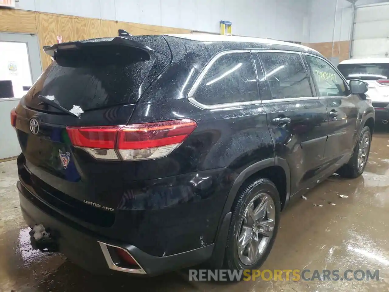 4 Photograph of a damaged car 5TDDZRFH2KS999486 TOYOTA HIGHLANDER 2019