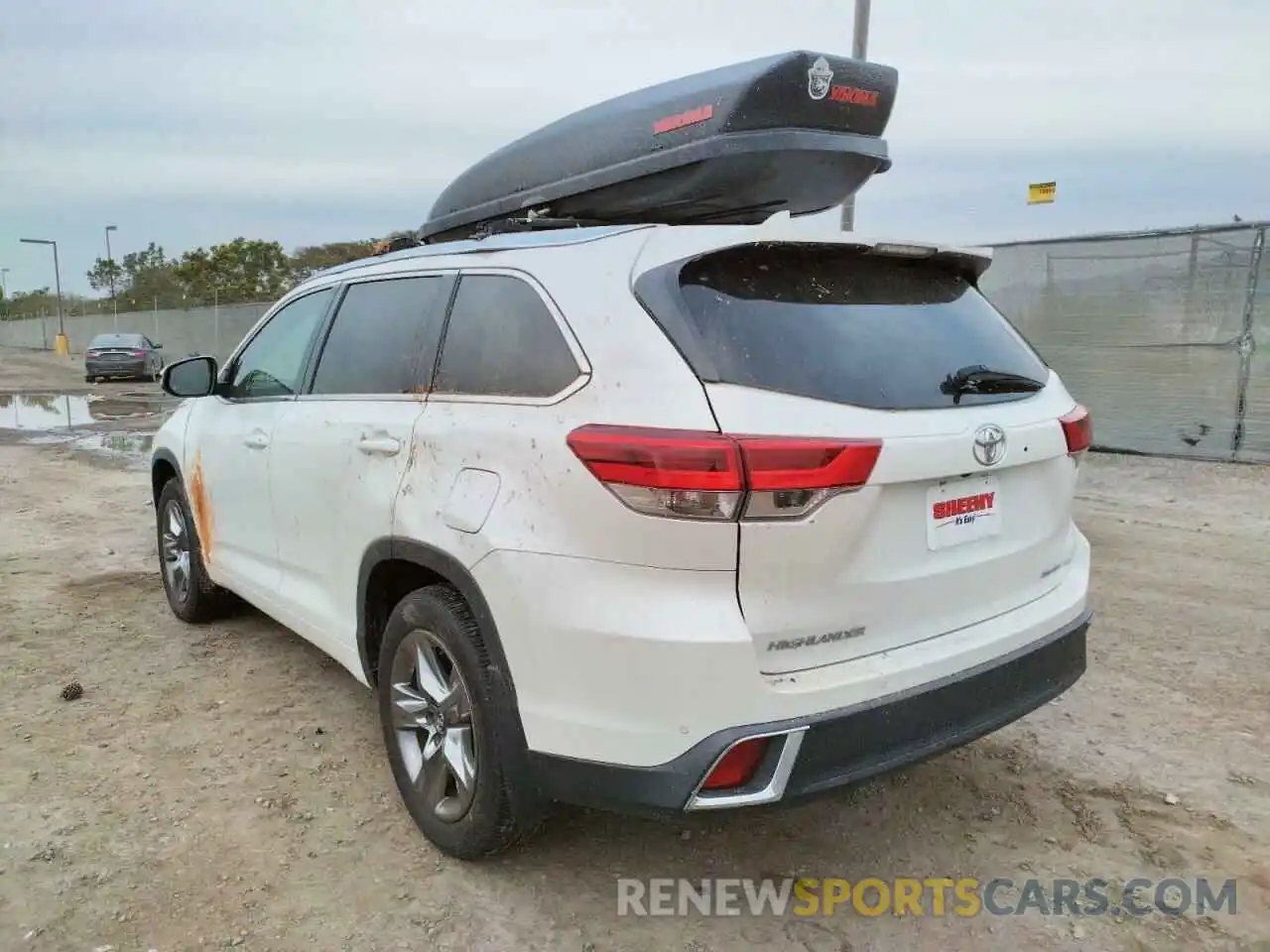 3 Photograph of a damaged car 5TDDZRFH3KS700135 TOYOTA HIGHLANDER 2019