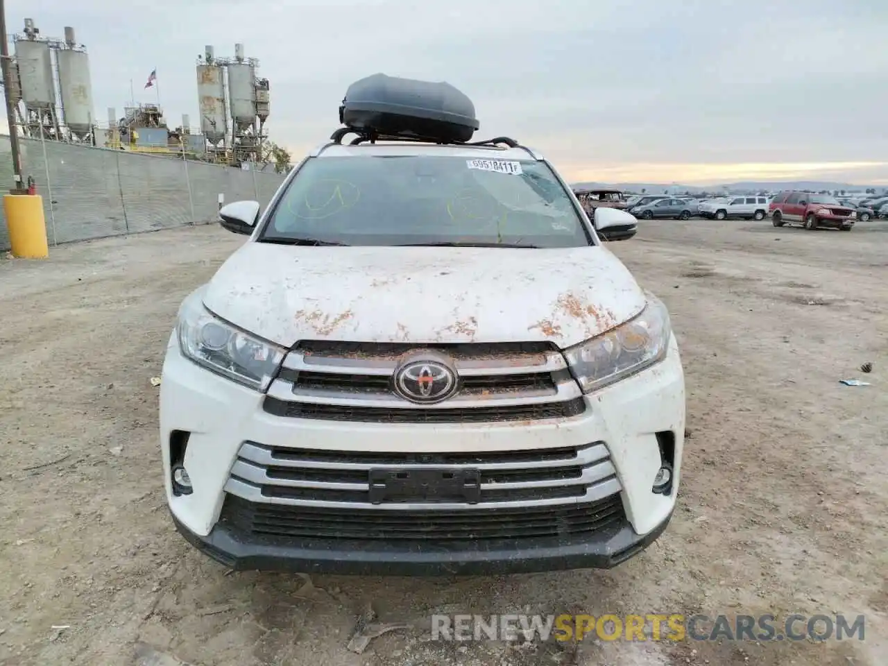 9 Photograph of a damaged car 5TDDZRFH3KS700135 TOYOTA HIGHLANDER 2019