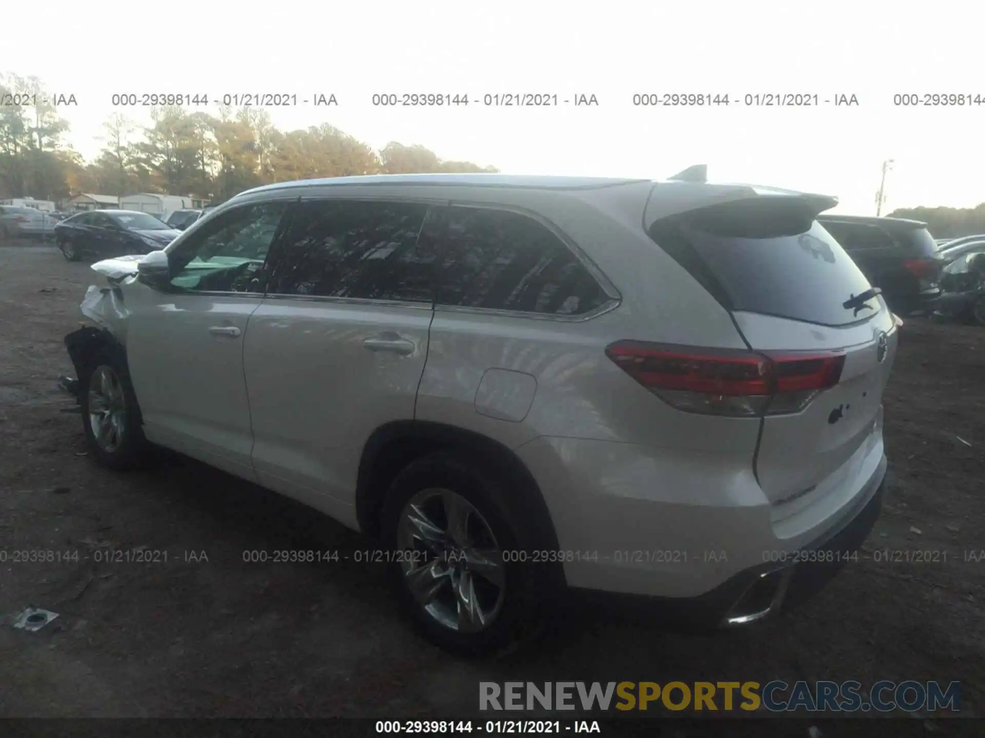 3 Photograph of a damaged car 5TDDZRFH3KS704444 TOYOTA HIGHLANDER 2019