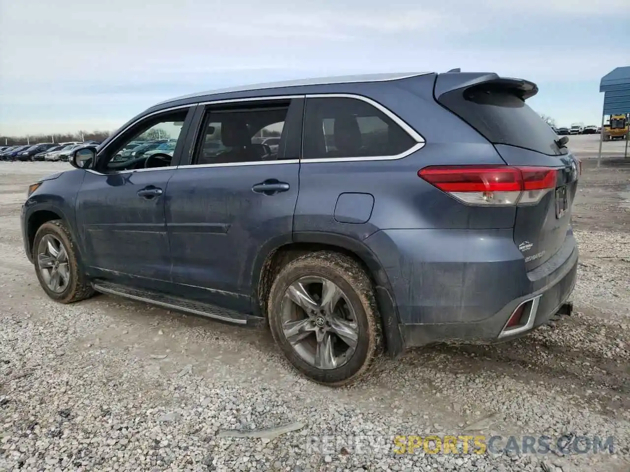 2 Photograph of a damaged car 5TDDZRFH3KS713001 TOYOTA HIGHLANDER 2019