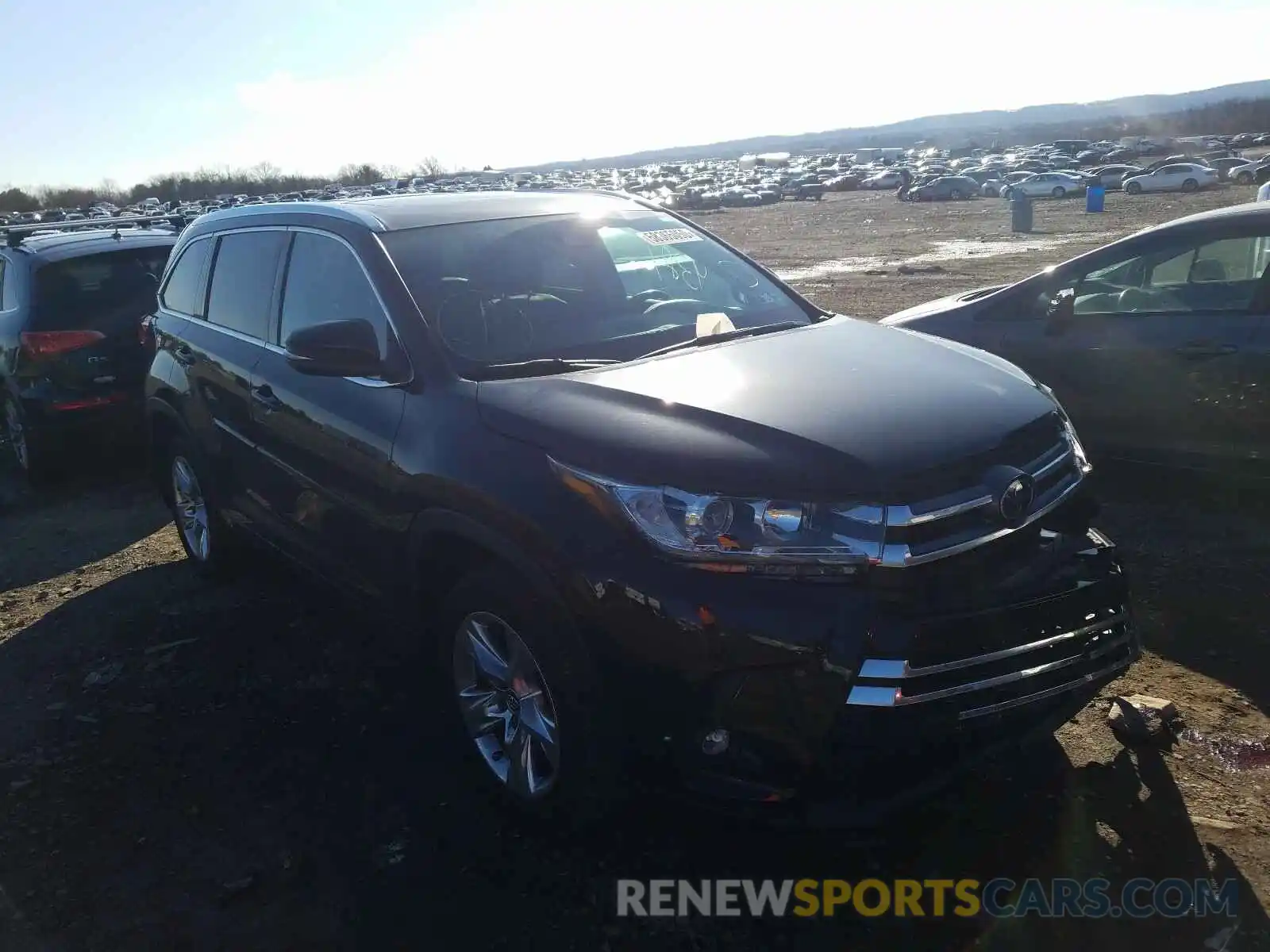 1 Photograph of a damaged car 5TDDZRFH3KS720563 TOYOTA HIGHLANDER 2019