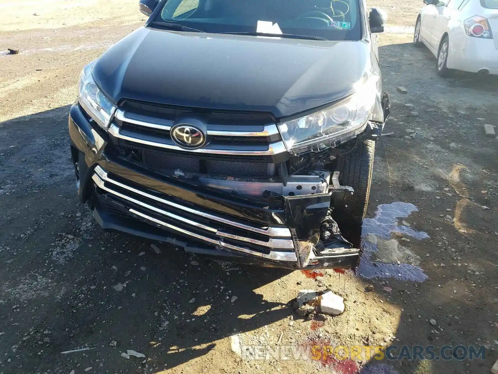 9 Photograph of a damaged car 5TDDZRFH3KS720563 TOYOTA HIGHLANDER 2019