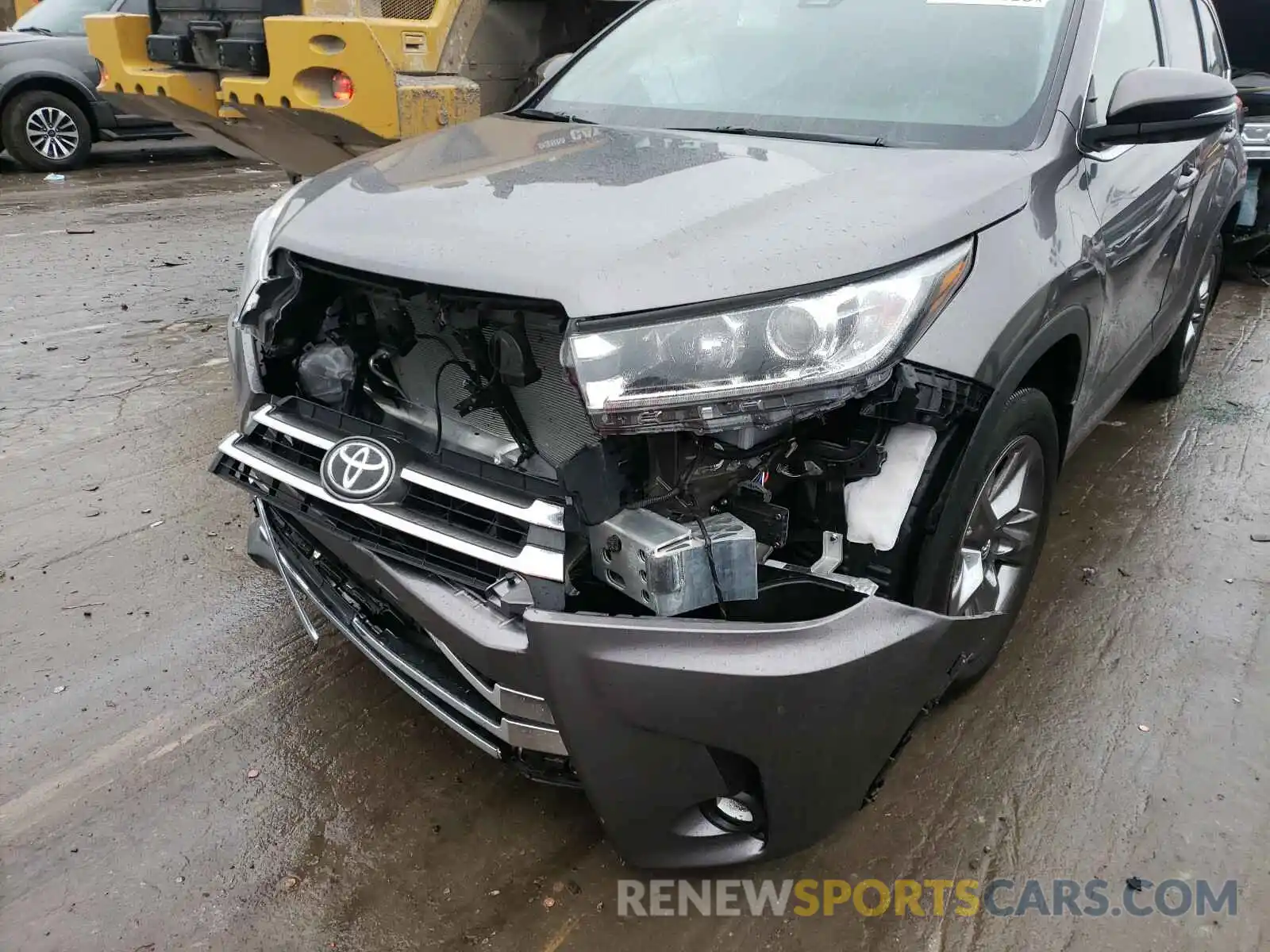 9 Photograph of a damaged car 5TDDZRFH3KS720692 TOYOTA HIGHLANDER 2019