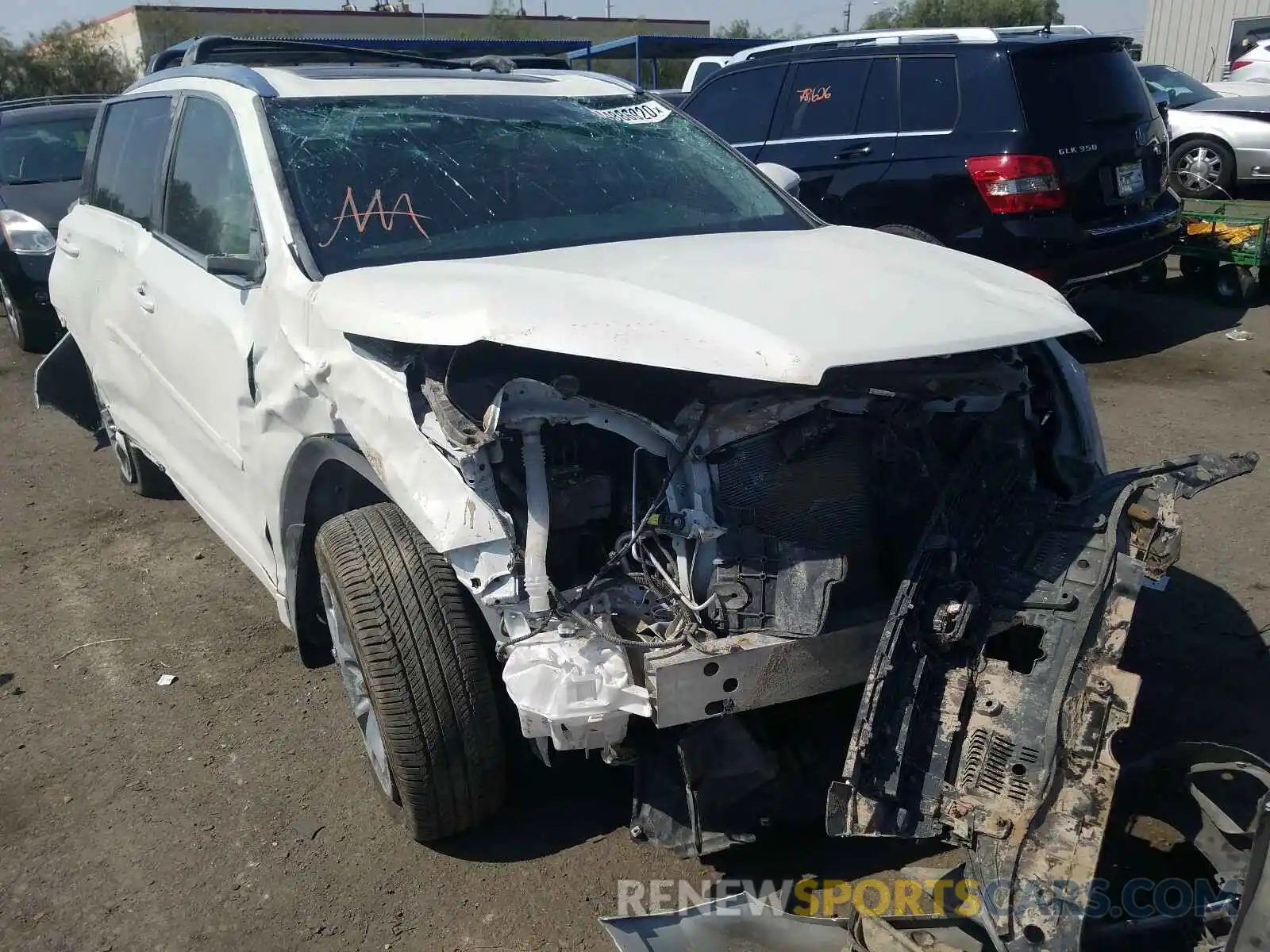 1 Photograph of a damaged car 5TDDZRFH3KS727643 TOYOTA HIGHLANDER 2019