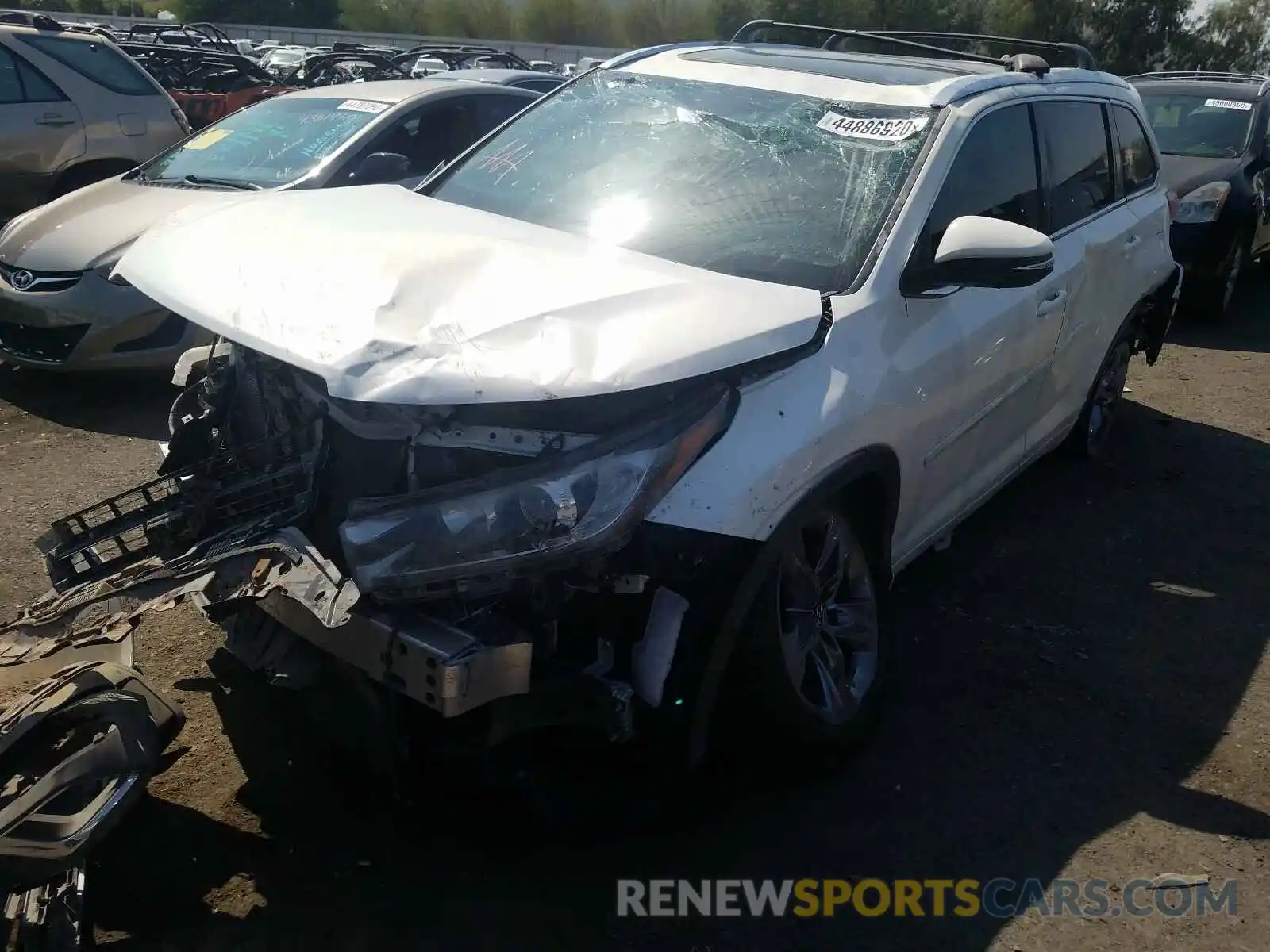 2 Photograph of a damaged car 5TDDZRFH3KS727643 TOYOTA HIGHLANDER 2019