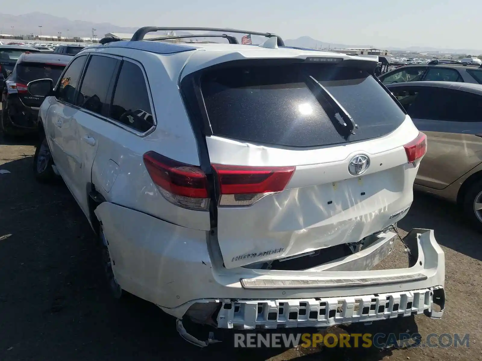 3 Photograph of a damaged car 5TDDZRFH3KS727643 TOYOTA HIGHLANDER 2019