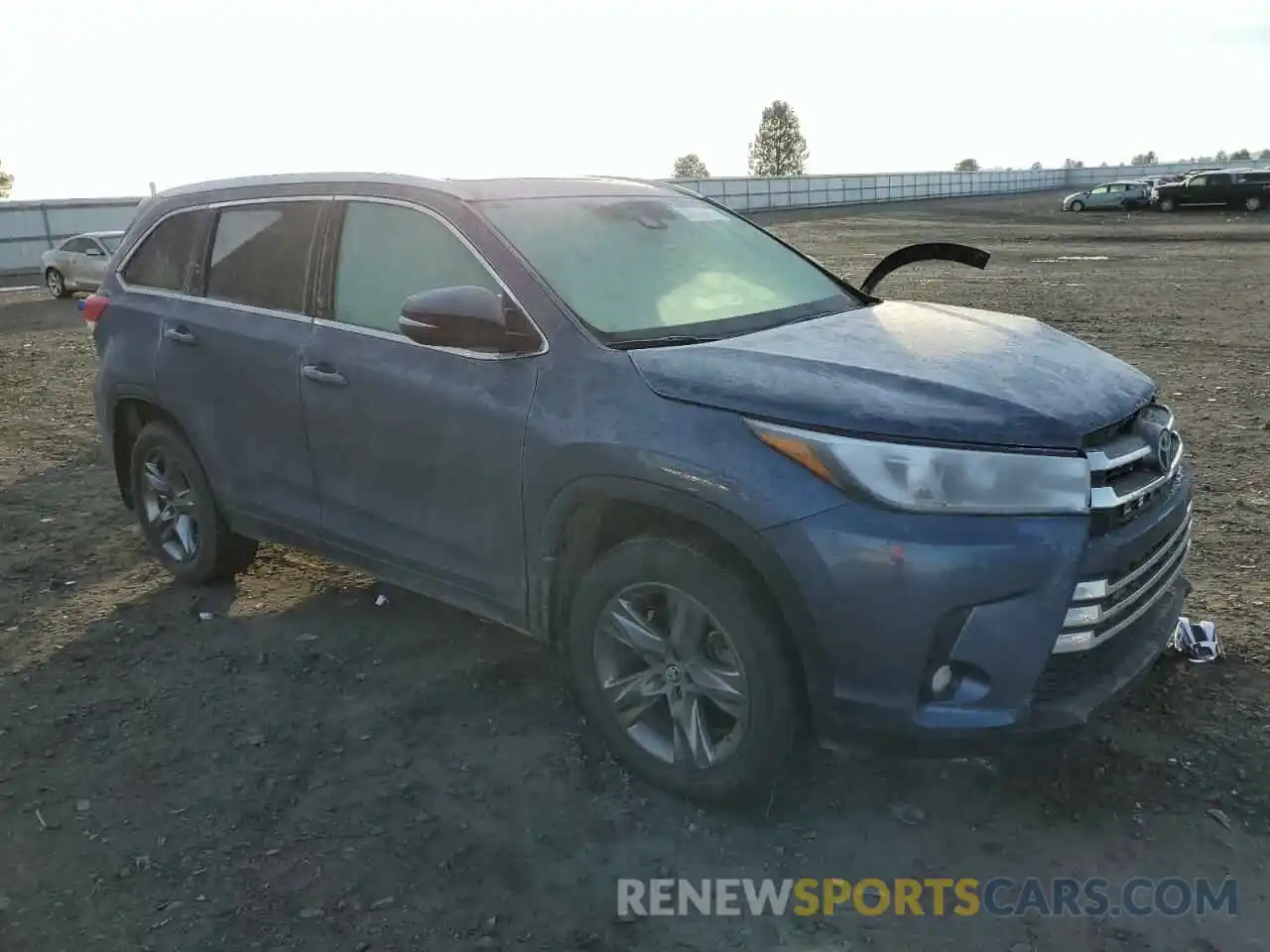 4 Photograph of a damaged car 5TDDZRFH3KS735936 TOYOTA HIGHLANDER 2019