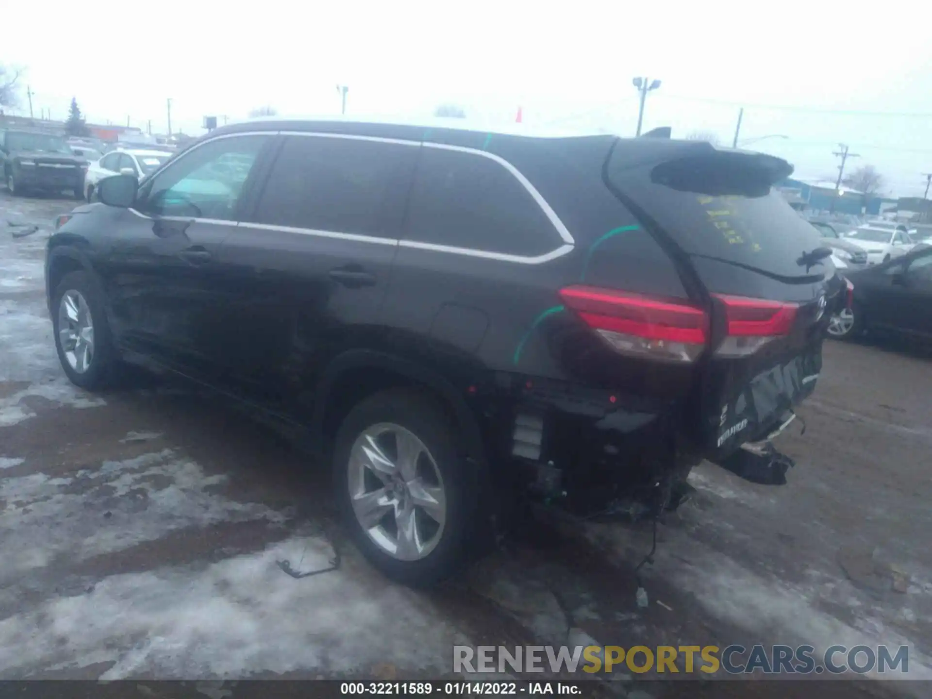 3 Photograph of a damaged car 5TDDZRFH3KS736696 TOYOTA HIGHLANDER 2019