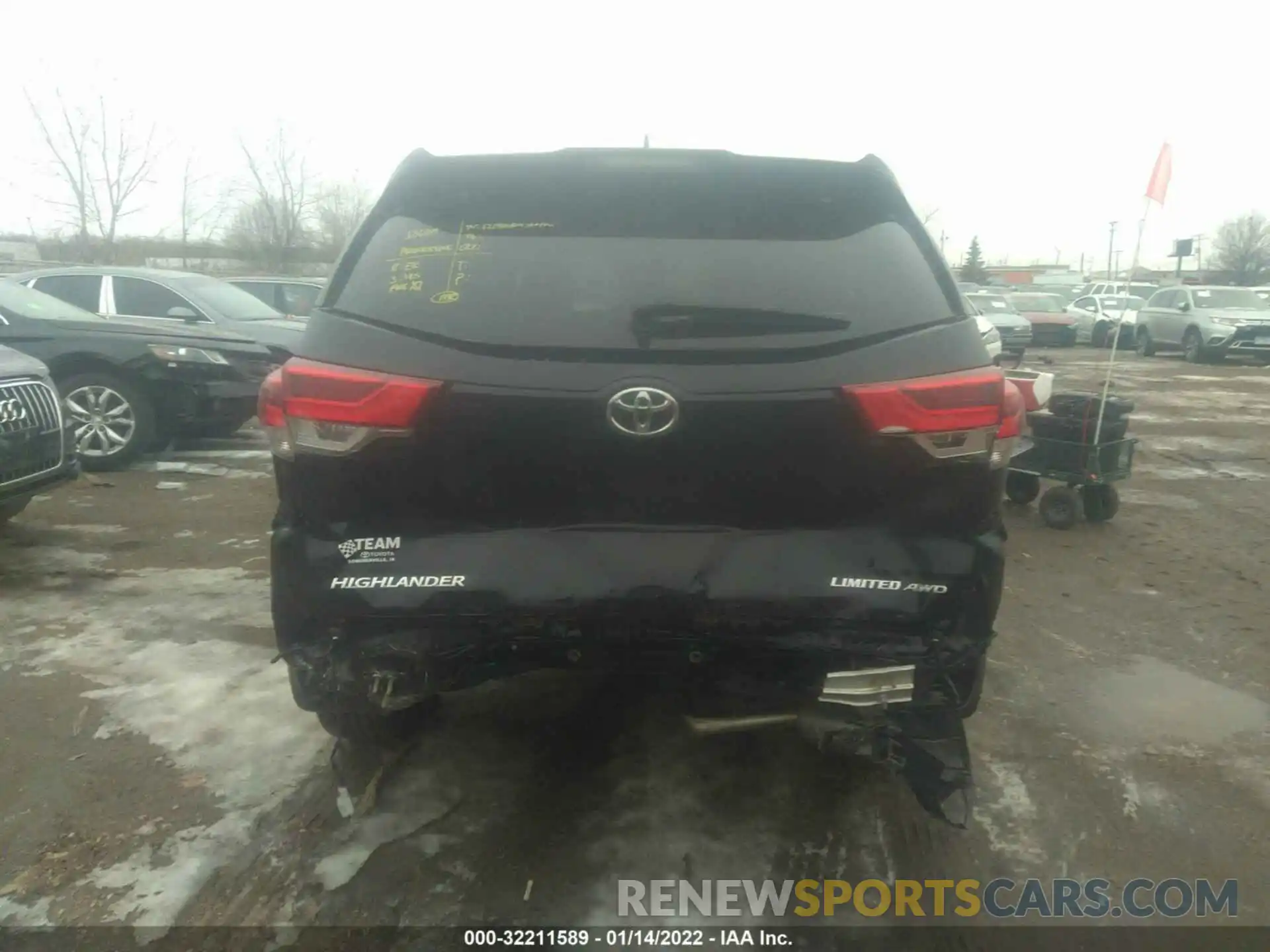 6 Photograph of a damaged car 5TDDZRFH3KS736696 TOYOTA HIGHLANDER 2019