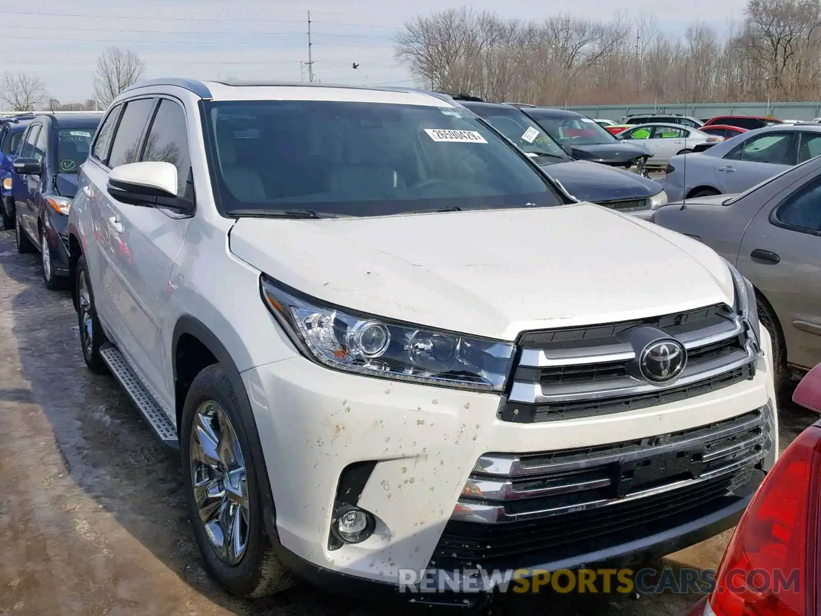 1 Photograph of a damaged car 5TDDZRFH3KS916308 TOYOTA HIGHLANDER 2019