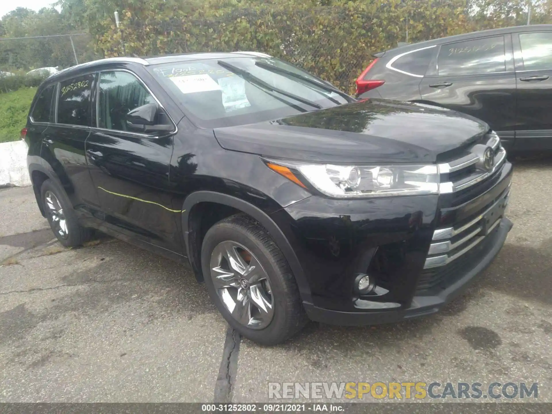 1 Photograph of a damaged car 5TDDZRFH3KS916941 TOYOTA HIGHLANDER 2019