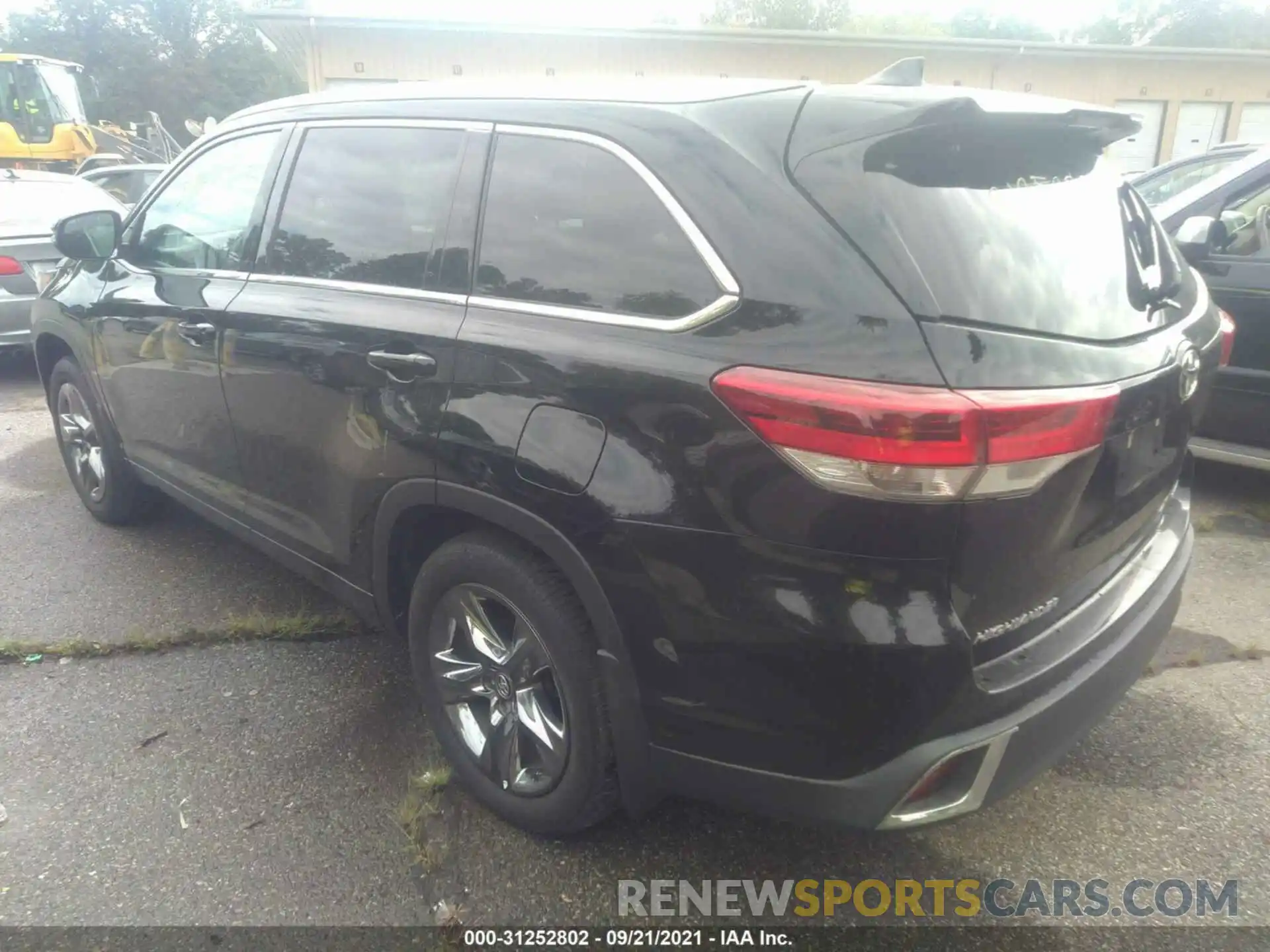 3 Photograph of a damaged car 5TDDZRFH3KS916941 TOYOTA HIGHLANDER 2019