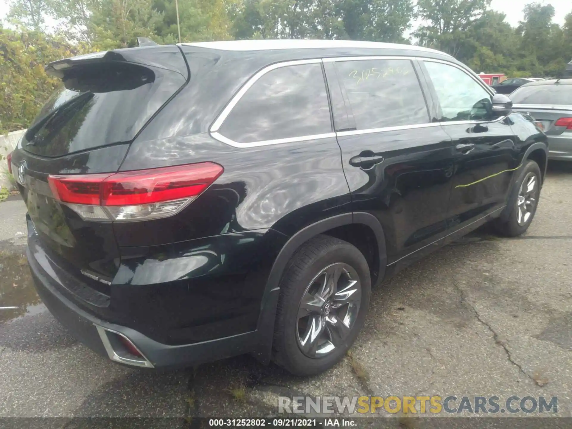 4 Photograph of a damaged car 5TDDZRFH3KS916941 TOYOTA HIGHLANDER 2019