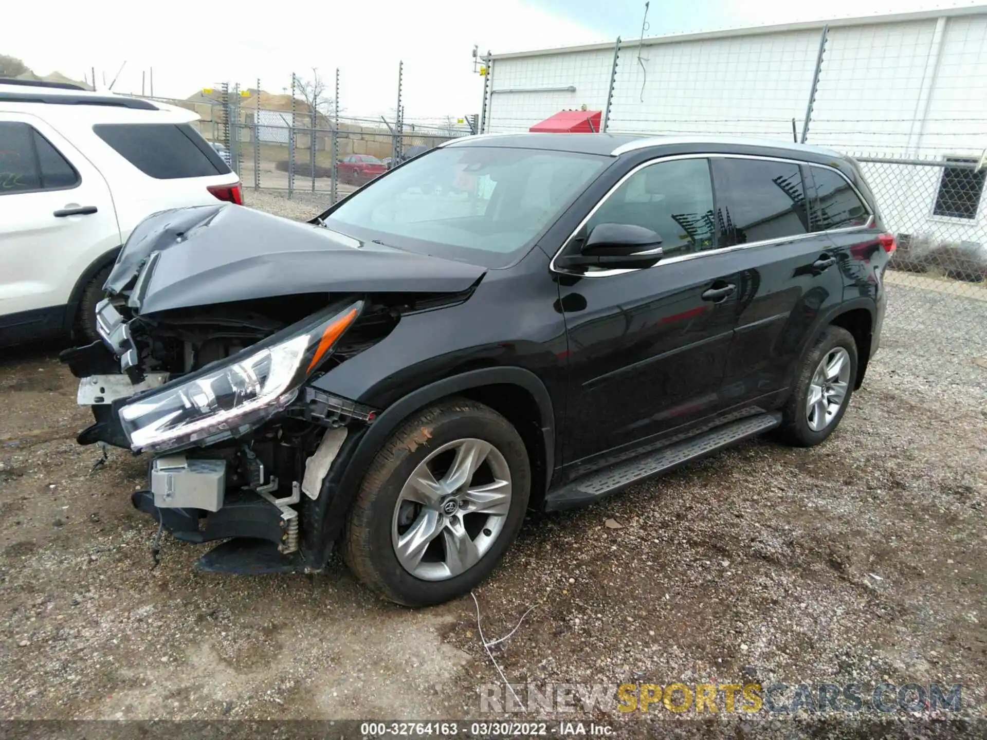 2 Photograph of a damaged car 5TDDZRFH3KS919399 TOYOTA HIGHLANDER 2019