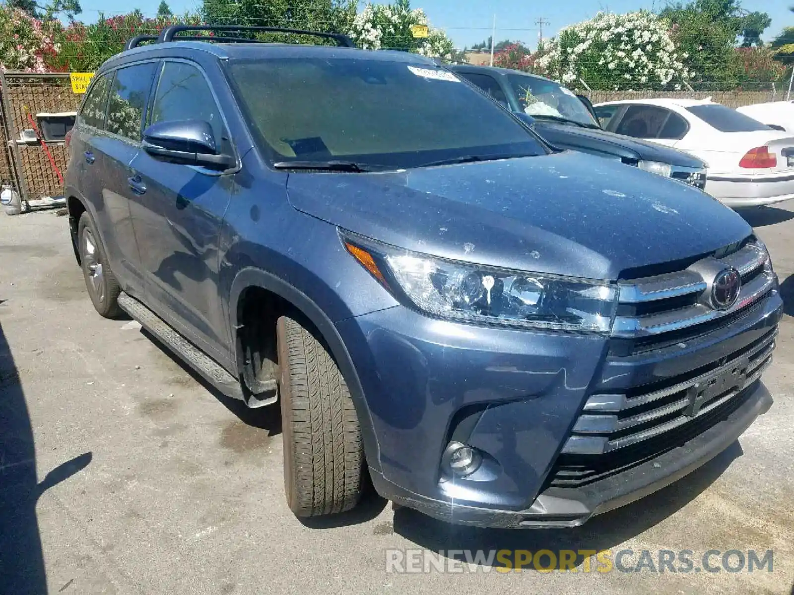 1 Photograph of a damaged car 5TDDZRFH3KS928183 TOYOTA HIGHLANDER 2019