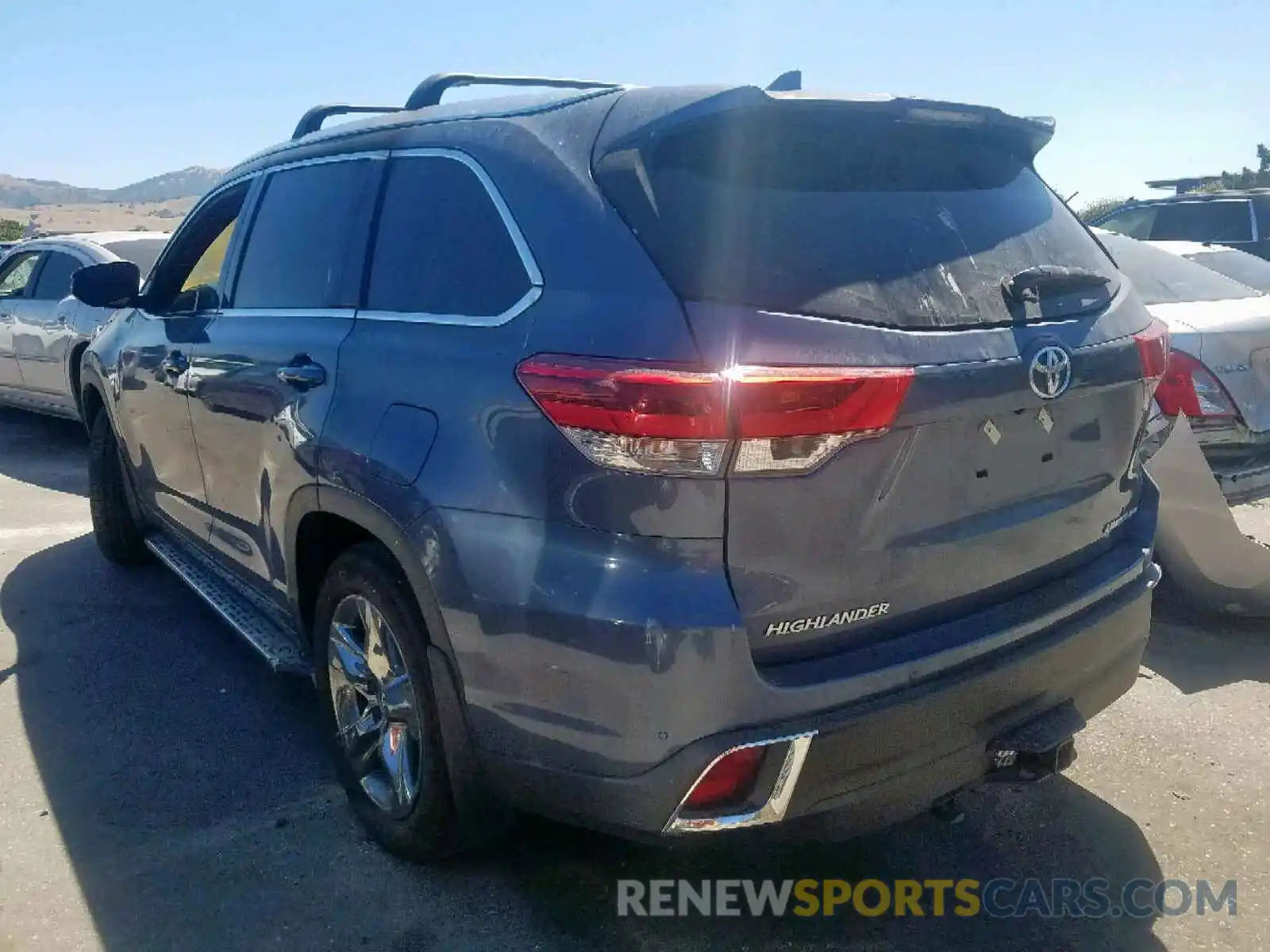 3 Photograph of a damaged car 5TDDZRFH3KS928183 TOYOTA HIGHLANDER 2019