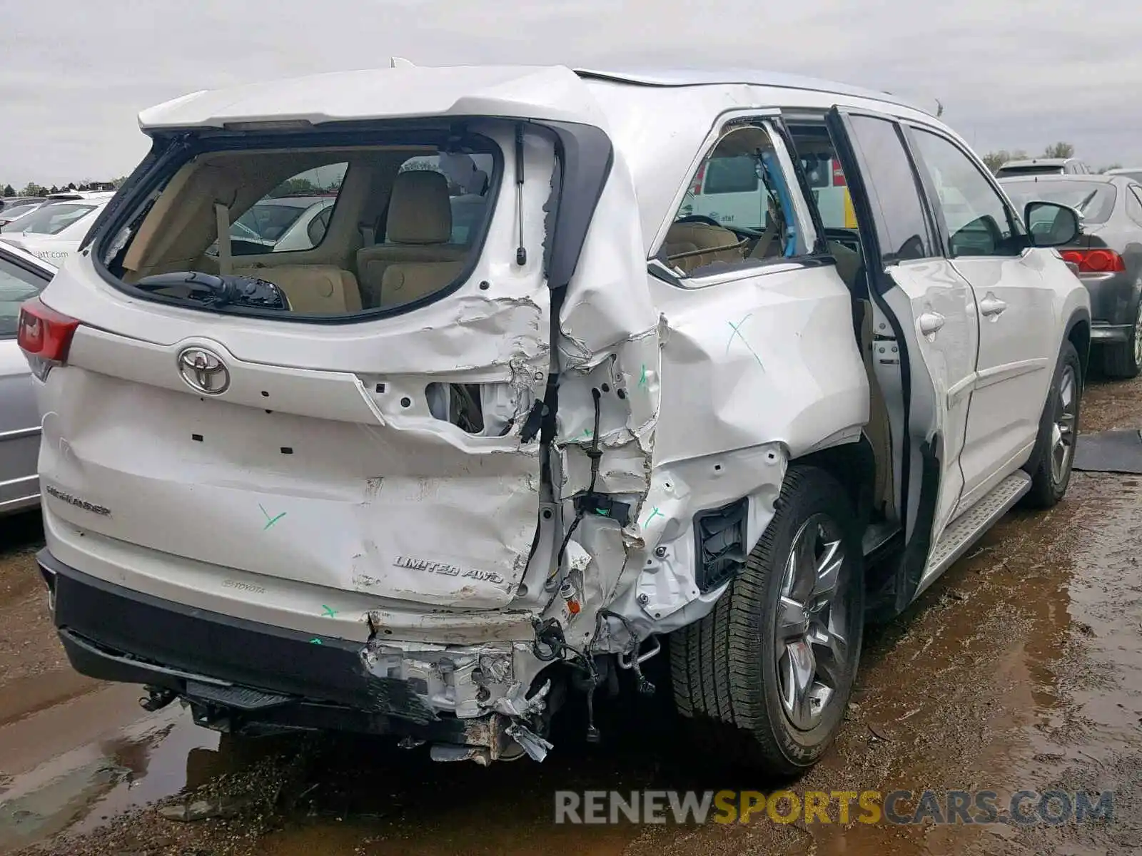 4 Photograph of a damaged car 5TDDZRFH3KS937806 TOYOTA HIGHLANDER 2019