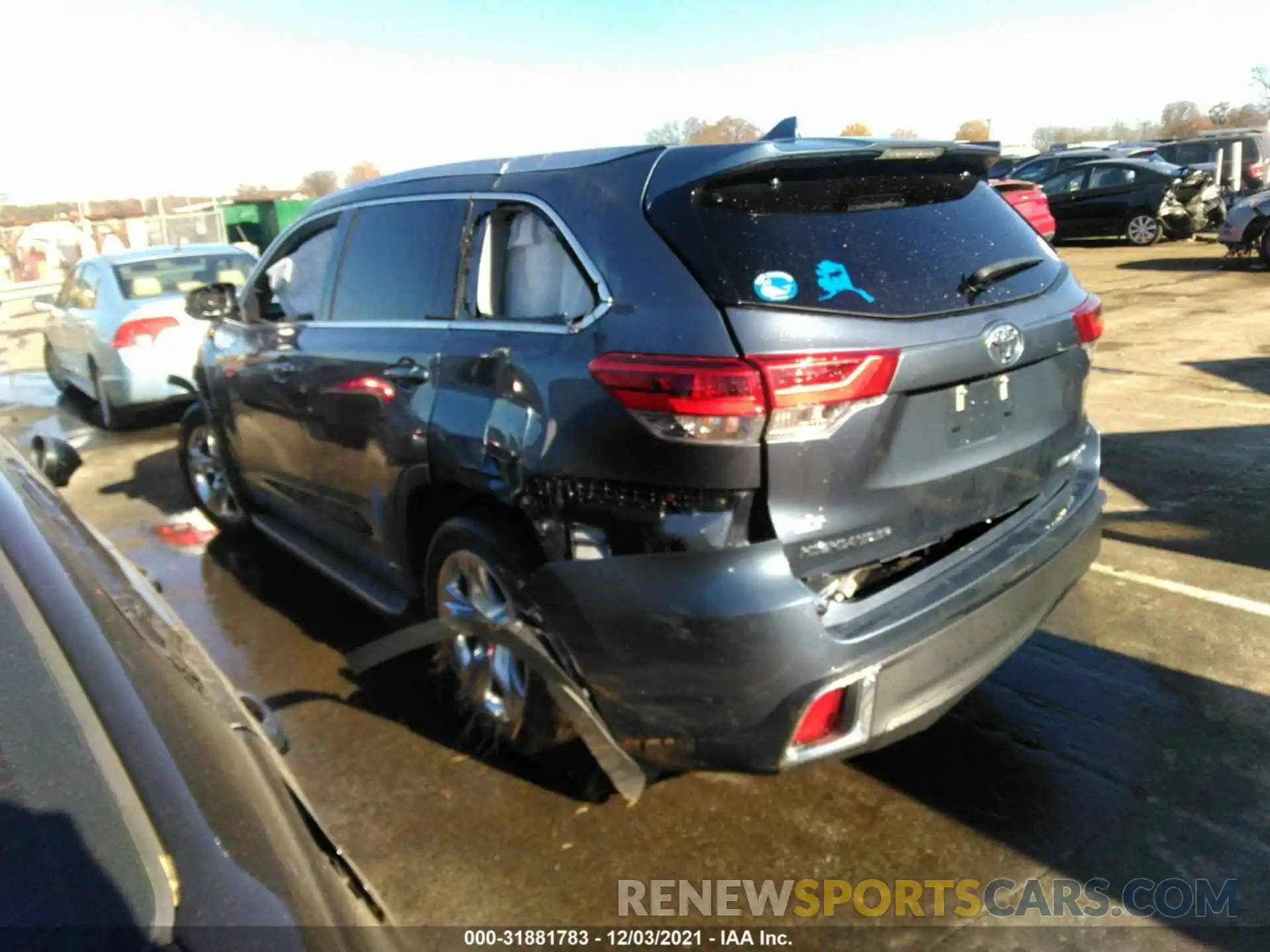 3 Photograph of a damaged car 5TDDZRFH3KS942133 TOYOTA HIGHLANDER 2019