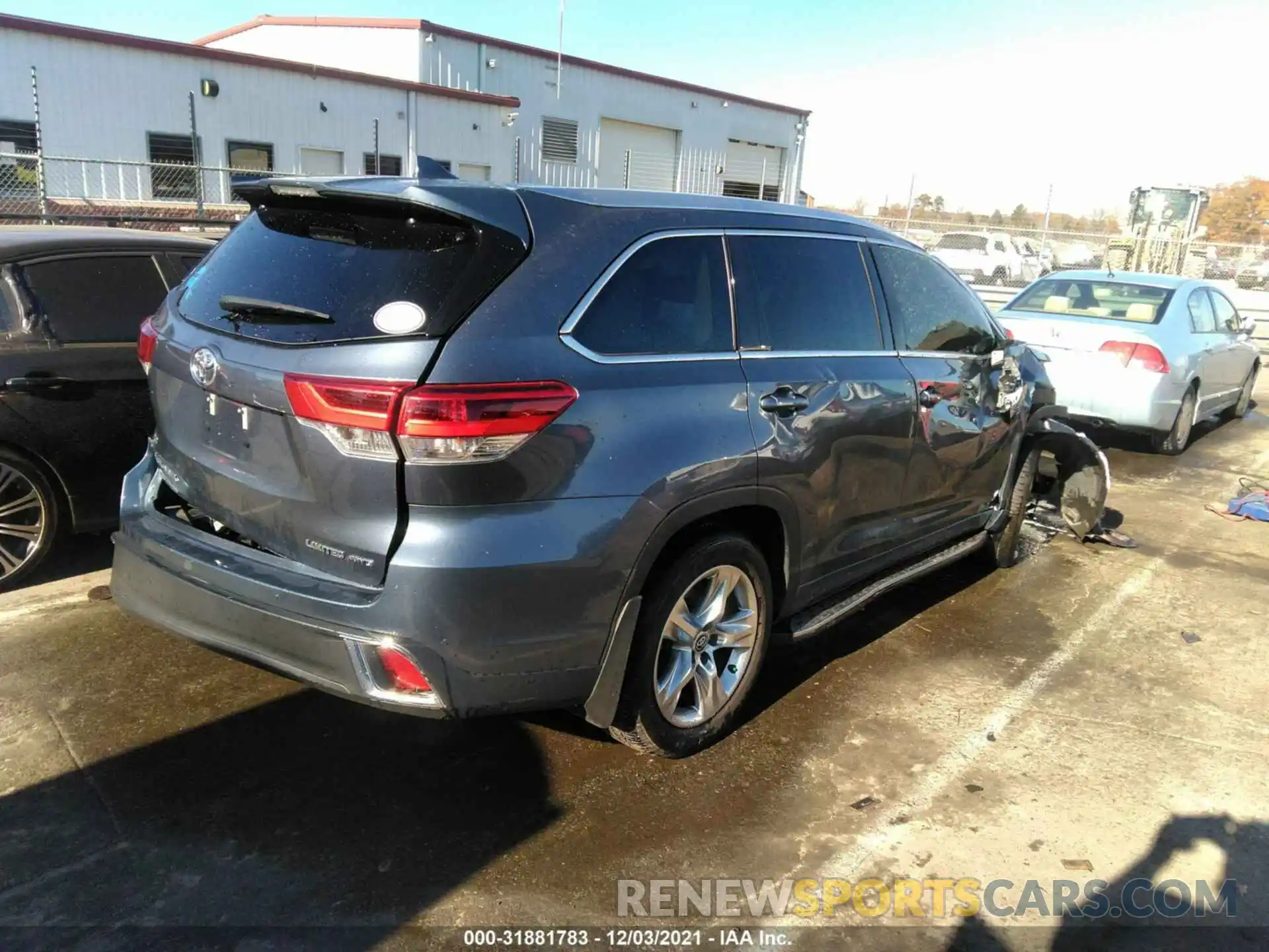 4 Photograph of a damaged car 5TDDZRFH3KS942133 TOYOTA HIGHLANDER 2019