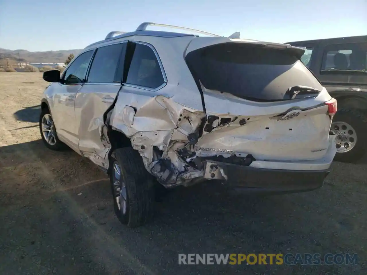 3 Photograph of a damaged car 5TDDZRFH3KS949616 TOYOTA HIGHLANDER 2019