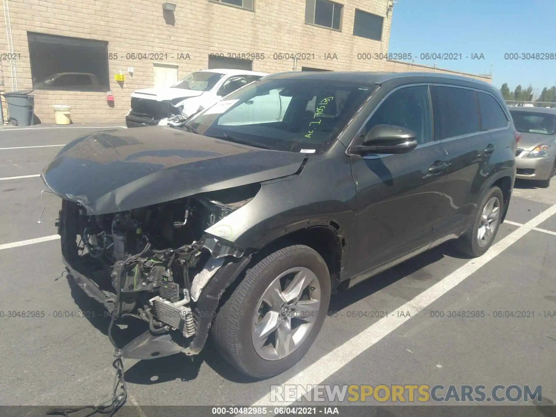 2 Photograph of a damaged car 5TDDZRFH3KS950975 TOYOTA HIGHLANDER 2019