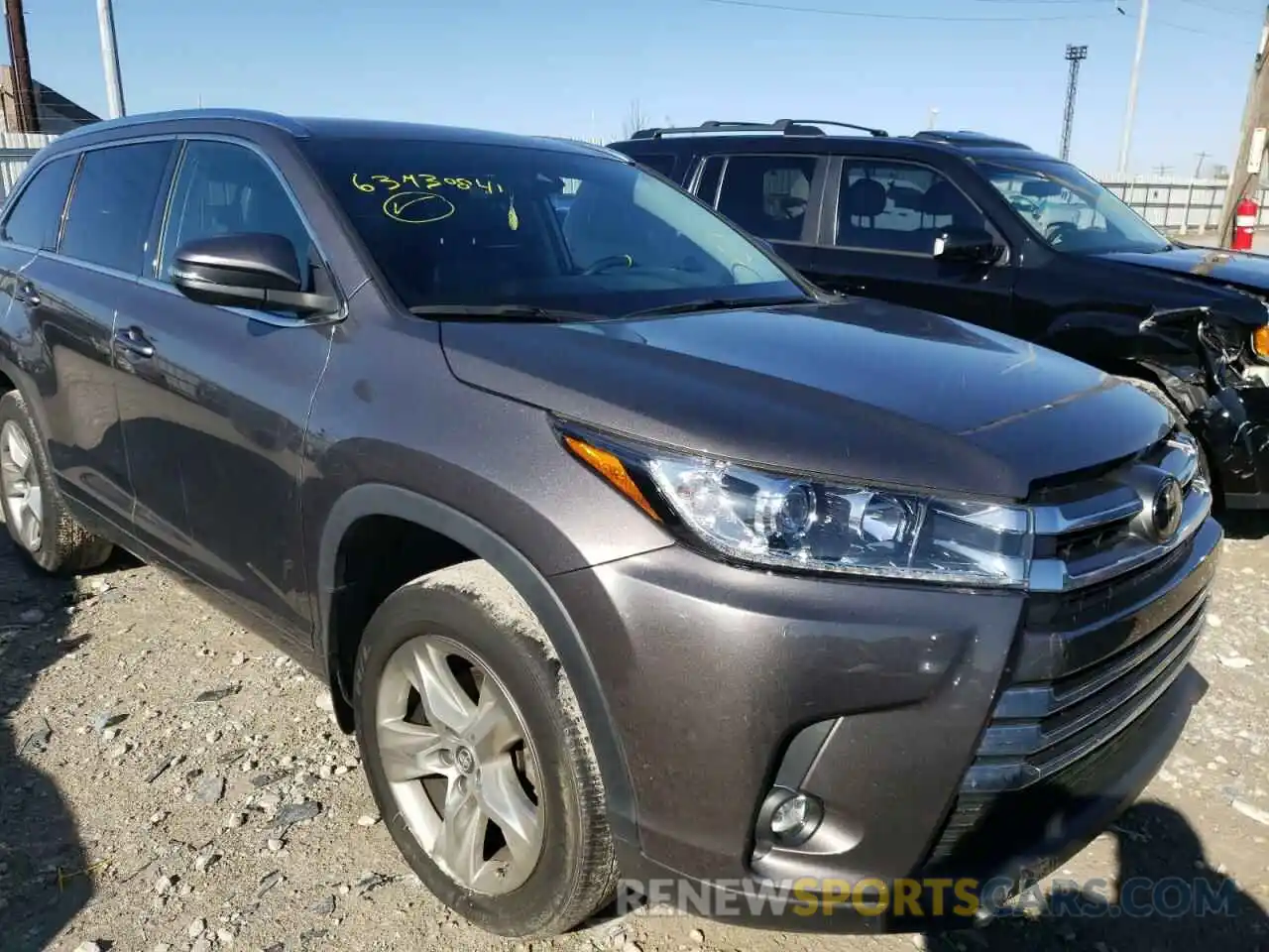 1 Photograph of a damaged car 5TDDZRFH3KS961314 TOYOTA HIGHLANDER 2019