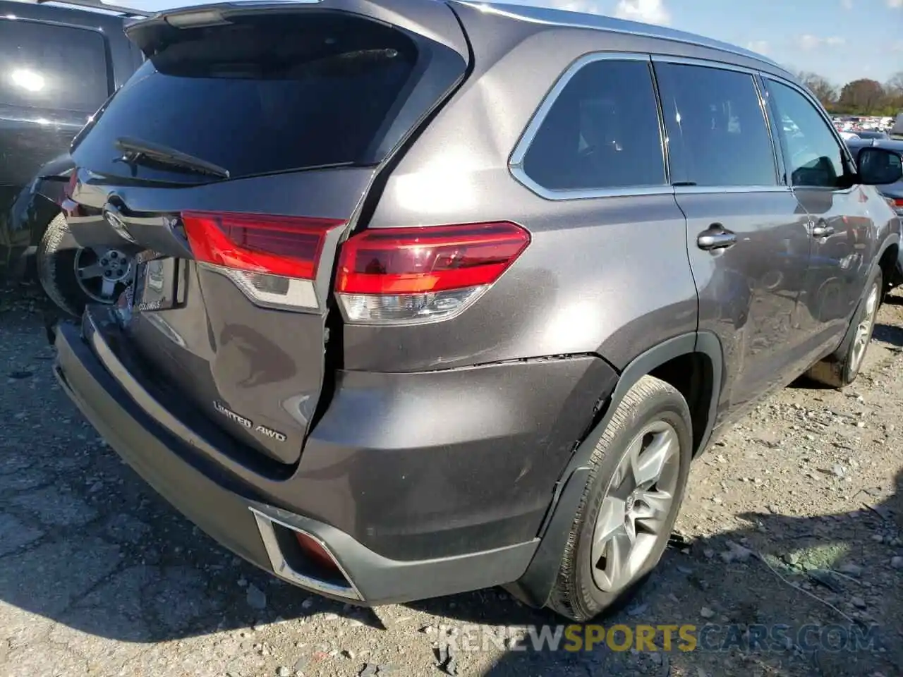 4 Photograph of a damaged car 5TDDZRFH3KS961314 TOYOTA HIGHLANDER 2019