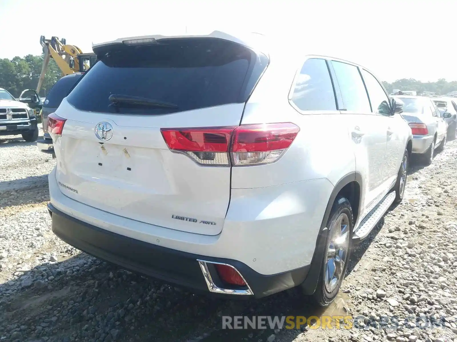 4 Photograph of a damaged car 5TDDZRFH3KS971888 TOYOTA HIGHLANDER 2019