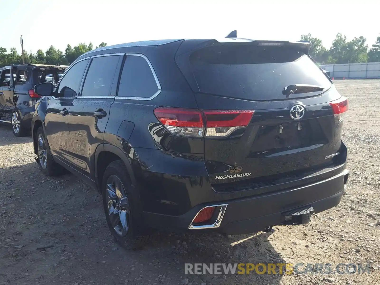 3 Photograph of a damaged car 5TDDZRFH3KS975410 TOYOTA HIGHLANDER 2019