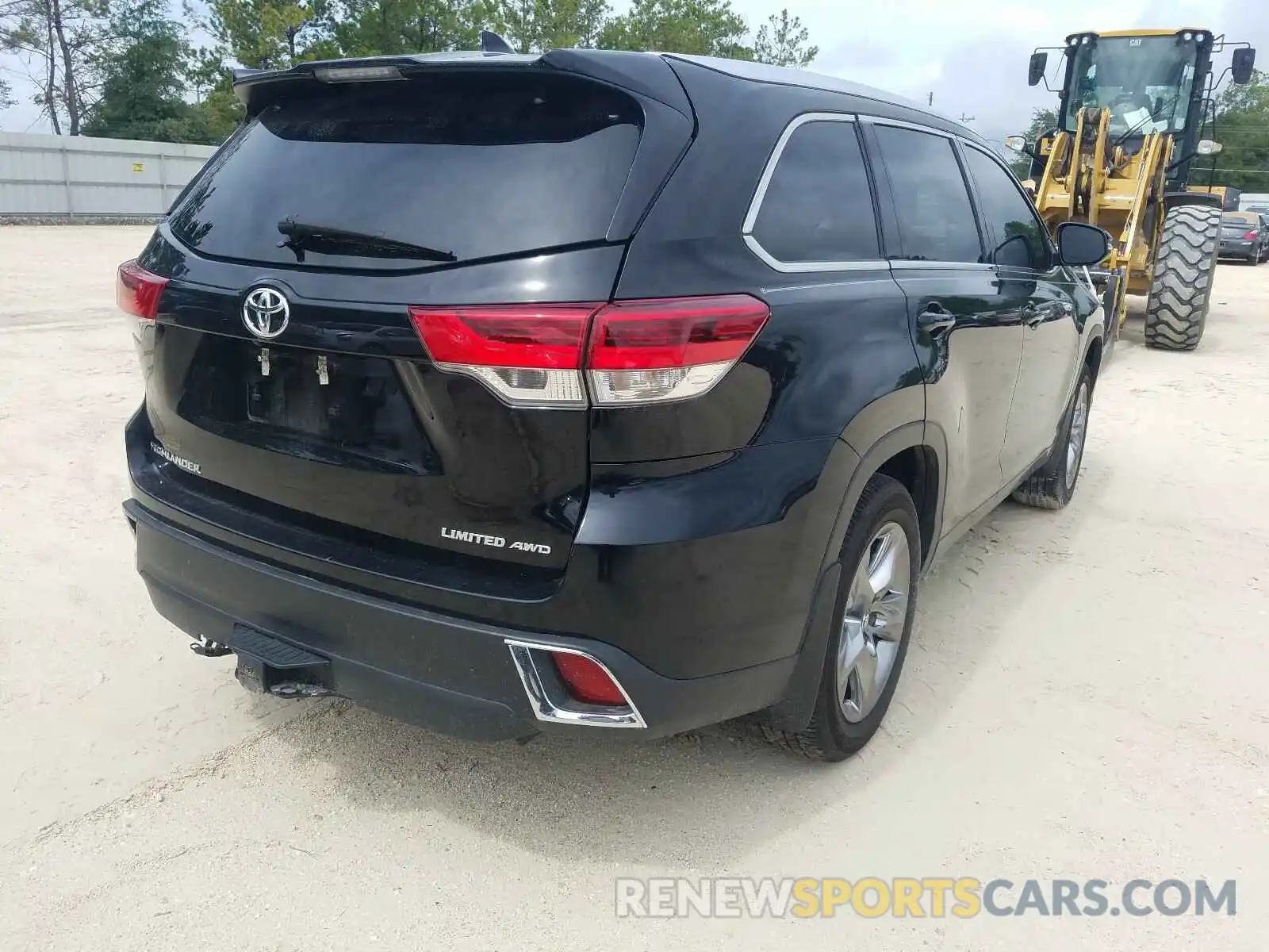 4 Photograph of a damaged car 5TDDZRFH3KS975410 TOYOTA HIGHLANDER 2019