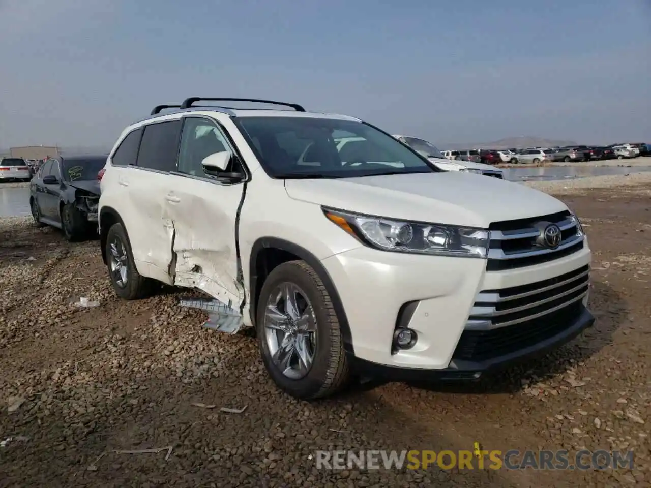 1 Photograph of a damaged car 5TDDZRFH3KS975813 TOYOTA HIGHLANDER 2019