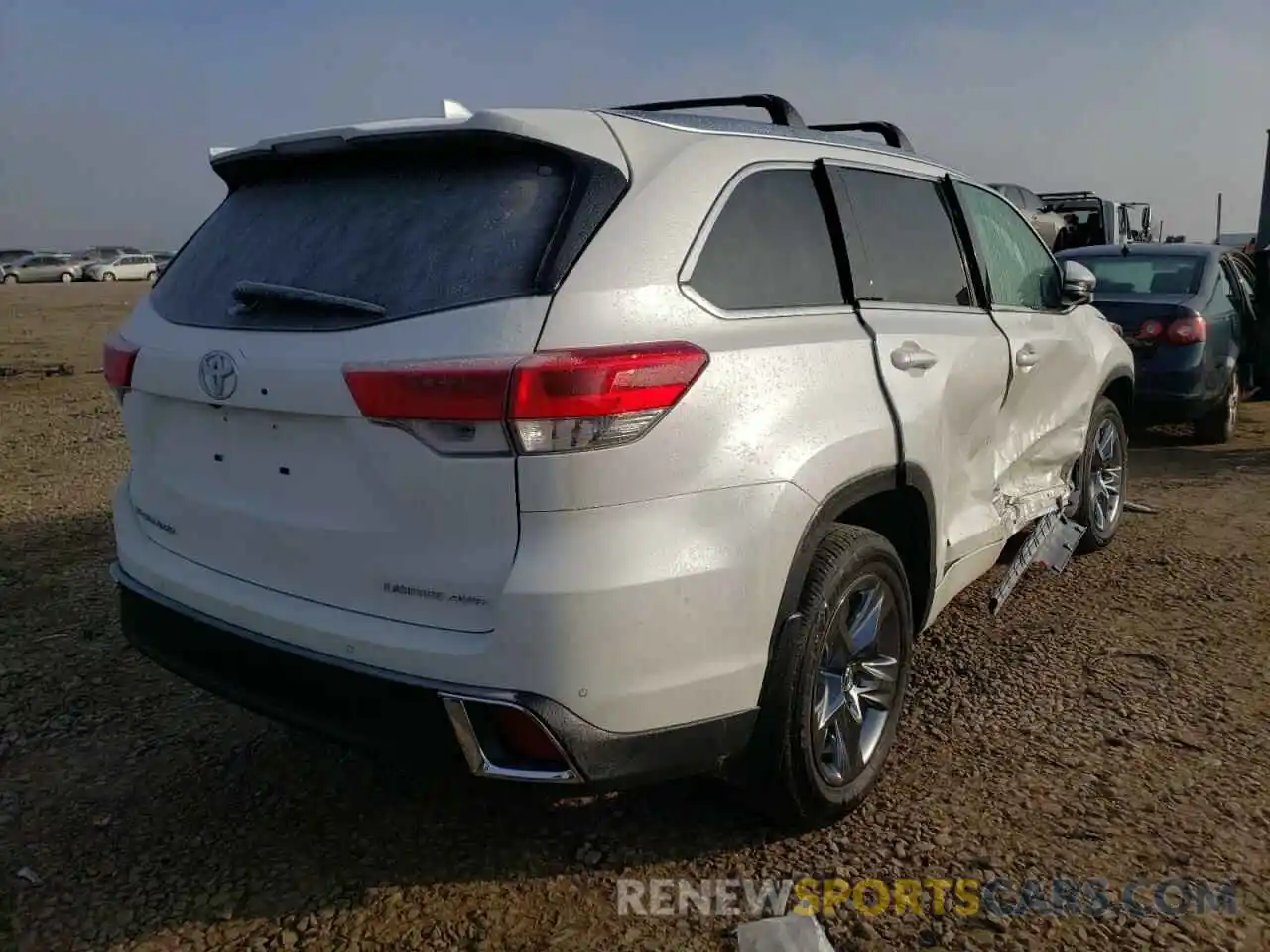 4 Photograph of a damaged car 5TDDZRFH3KS975813 TOYOTA HIGHLANDER 2019