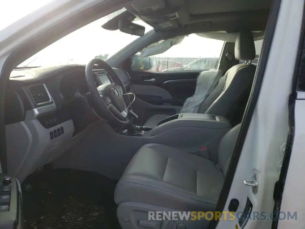 5 Photograph of a damaged car 5TDDZRFH3KS975813 TOYOTA HIGHLANDER 2019