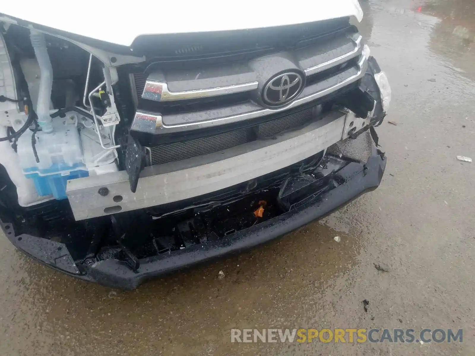 9 Photograph of a damaged car 5TDDZRFH3KS976332 TOYOTA HIGHLANDER 2019