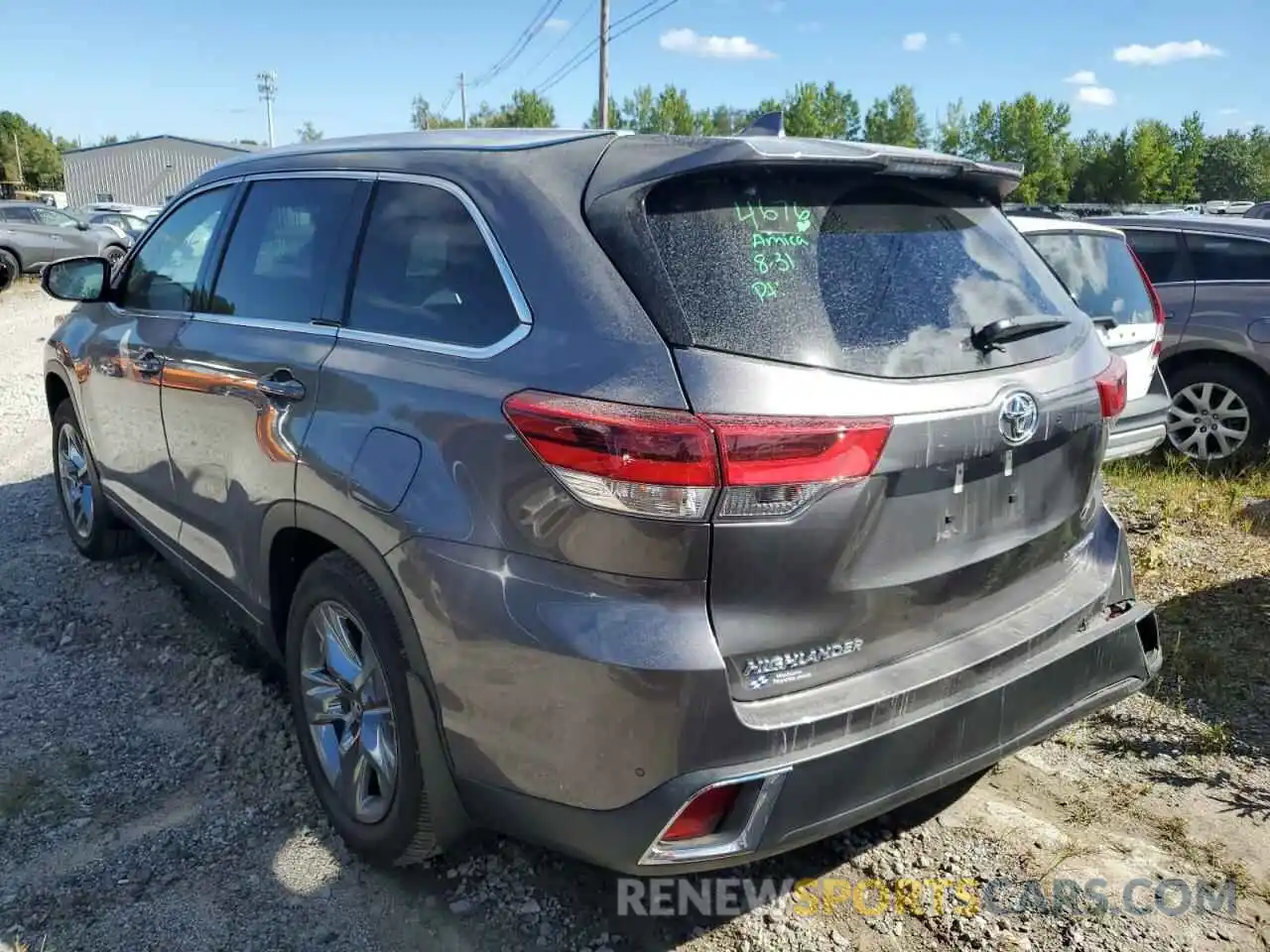 3 Photograph of a damaged car 5TDDZRFH3KS978291 TOYOTA HIGHLANDER 2019