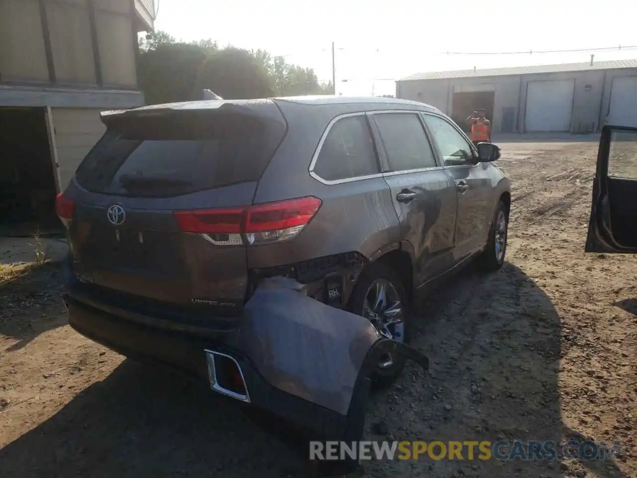 9 Photograph of a damaged car 5TDDZRFH3KS978291 TOYOTA HIGHLANDER 2019