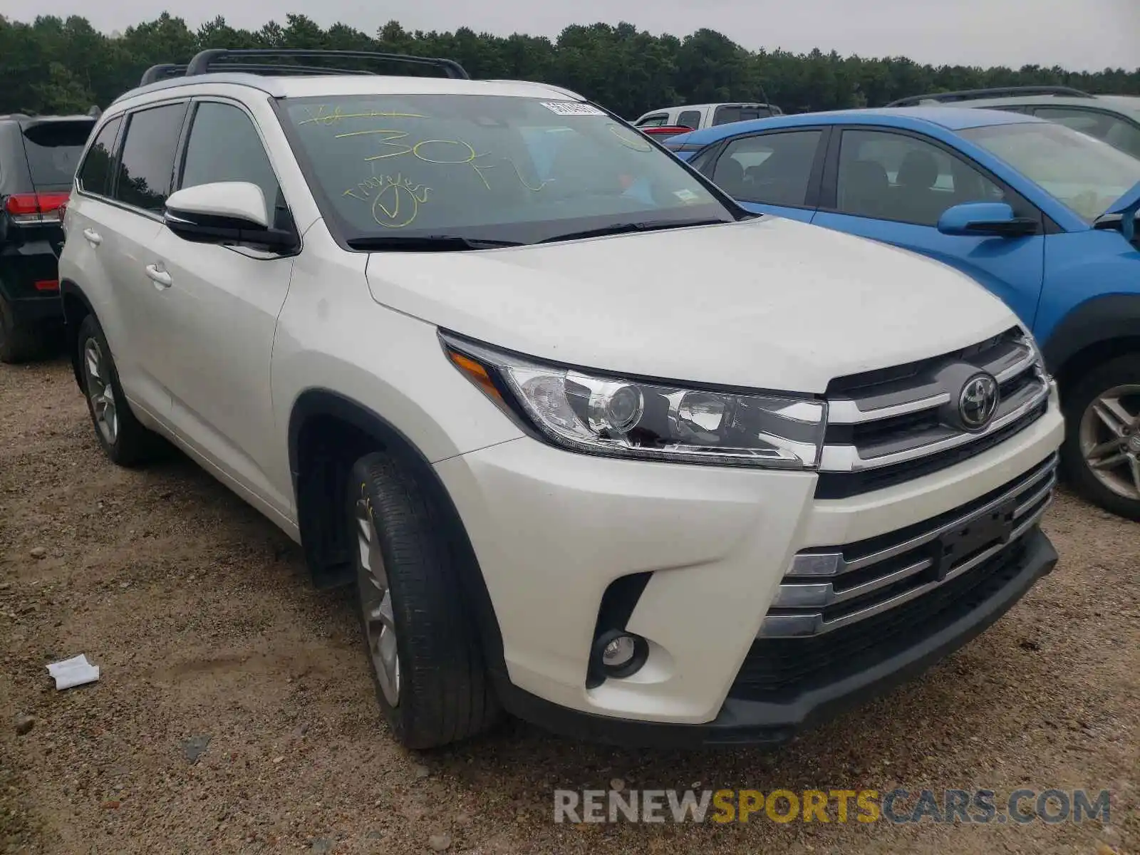 1 Photograph of a damaged car 5TDDZRFH3KS979344 TOYOTA HIGHLANDER 2019